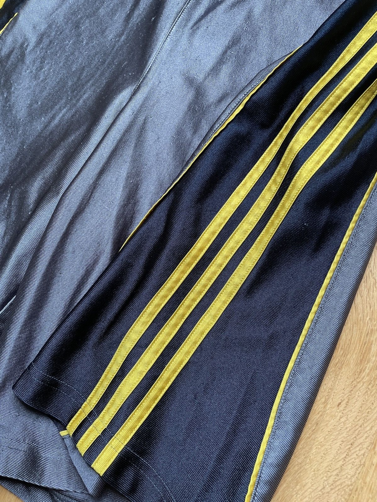 Adidas VTG 00’s Adidas Y2K Basketball Baggy Shorts Shiny Gray Large Size US 34 / EU 50 - 3 Thumbnail