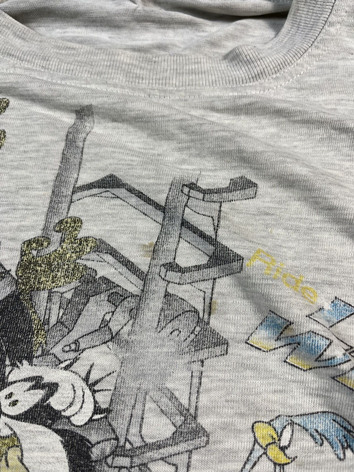 Warner Bros Vintage 1996 Warner Bros Movie World Looney Tunes Tee Size US XL / EU 56 / 4 - 11 Thumbnail