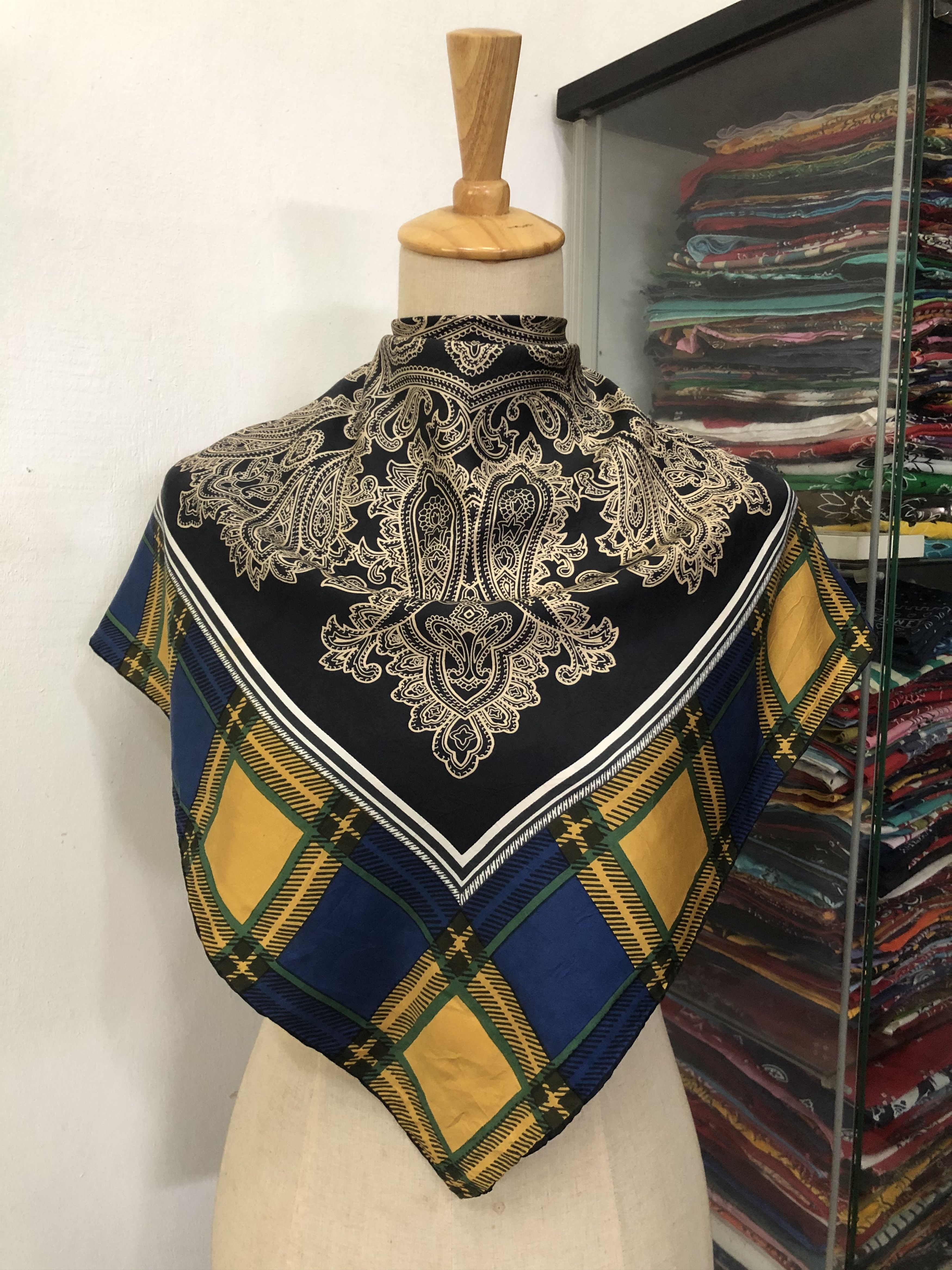 Vintage Vintage Silk Scarf Size ONE SIZE - 1 Thumbnail