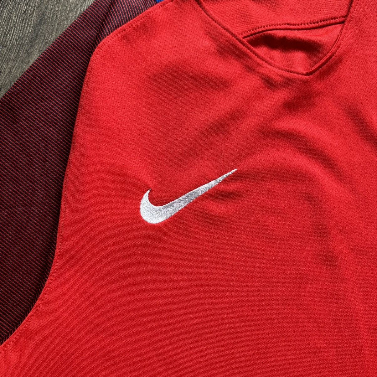 Nike Nike England 2016 Away Soccer Jersey Size US M / EU 48-50 / 2 - 4 Thumbnail