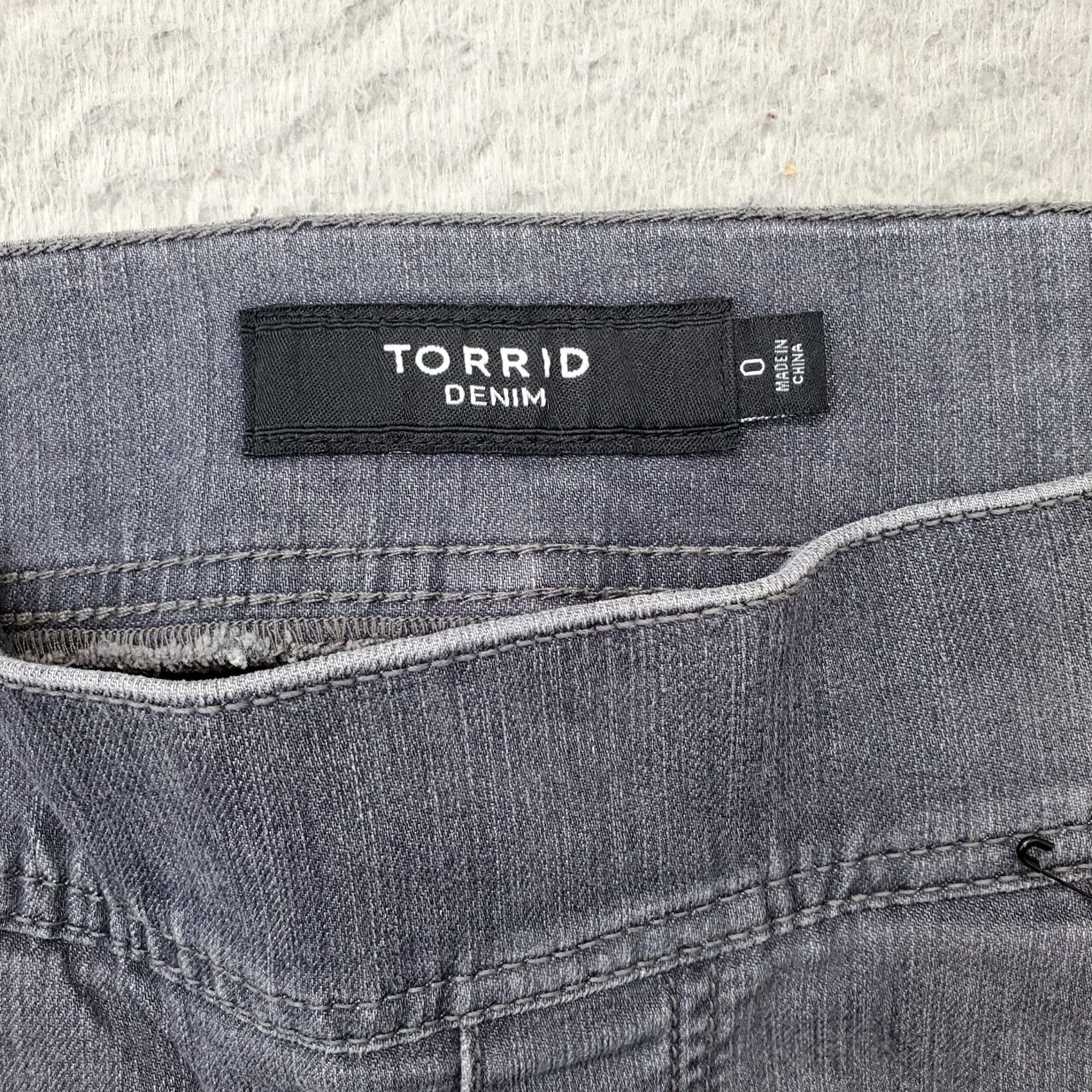Torrid Torrid Jeans Women Size 0 Multi Denim Lean Skinny Stretch Pockets 28.5" Inseam 37.75" Outseam NWT Fall Spring Summer Winter Vintage: No Size 34" / US 12 / IT 48 - 6 Thumbnail