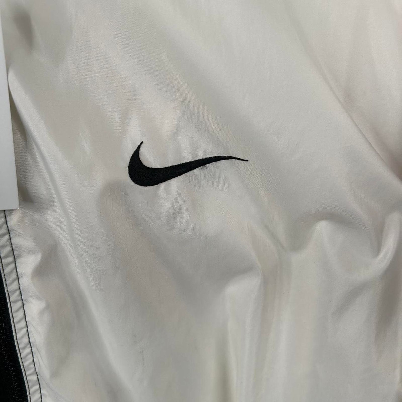 Nike Vintage 90s White & Black Nike Streetwear Windbreaker Large Size US L / EU 52-54 / 3 - 4 Thumbnail
