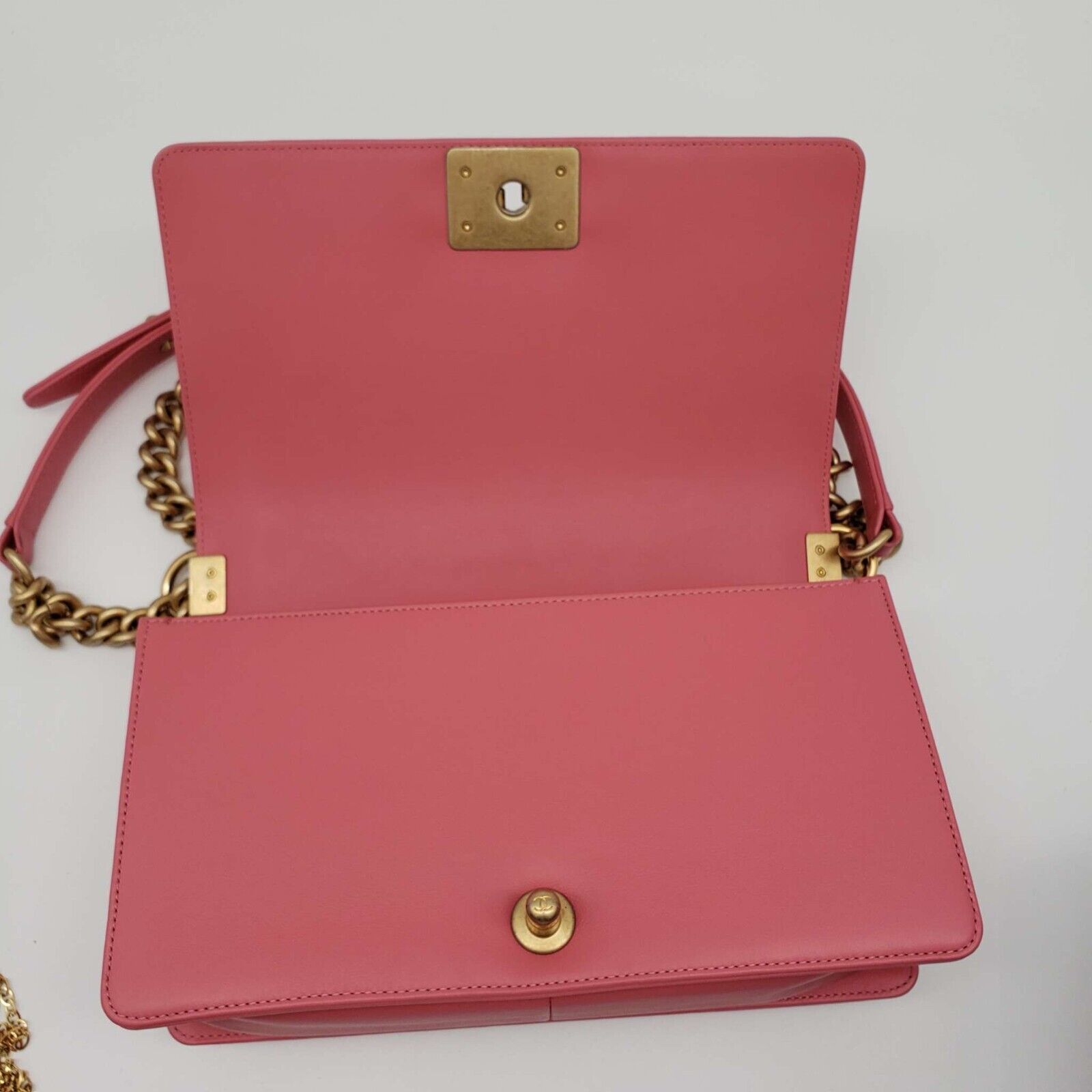 Chanel 100% Authentic CHANEL Boy Leather Shoulder Bag 2700-080524 Size ONE SIZE - 17 Thumbnail