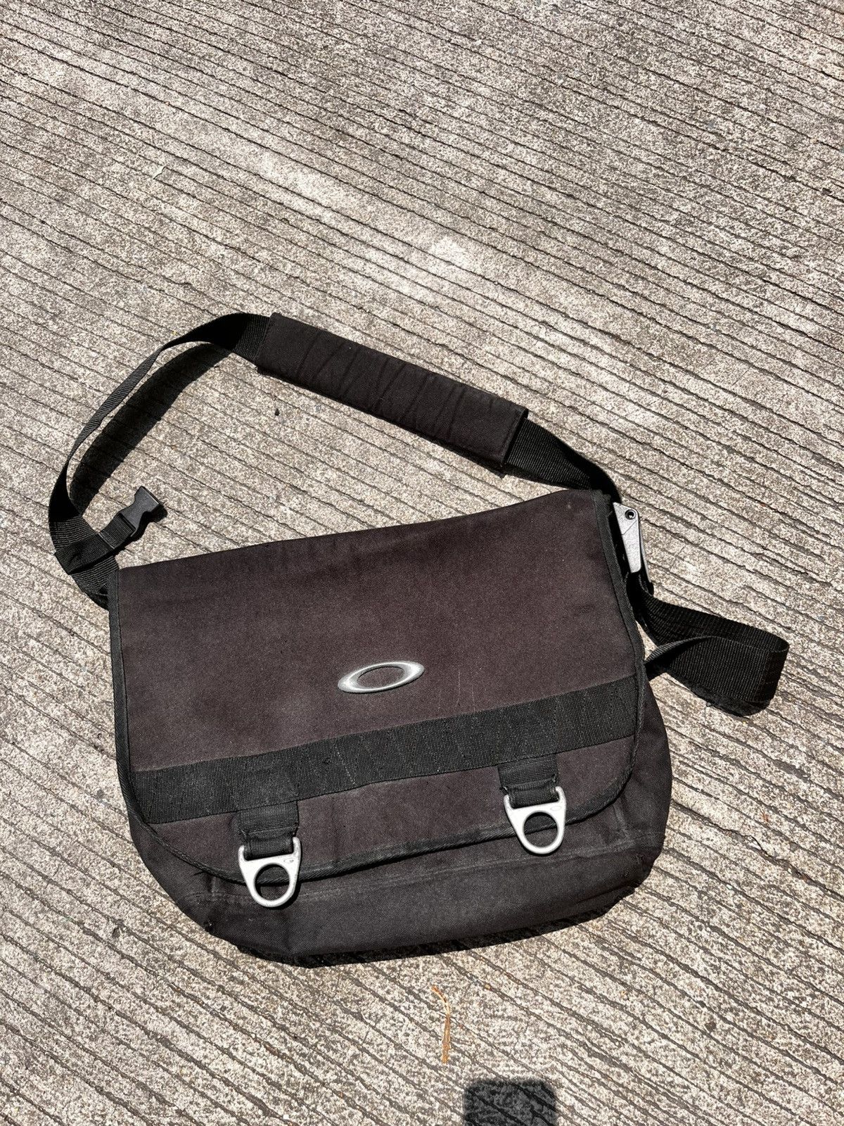 Oakley OAKLEY MESSENGER BAGS Size 34 - 1 Thumbnail