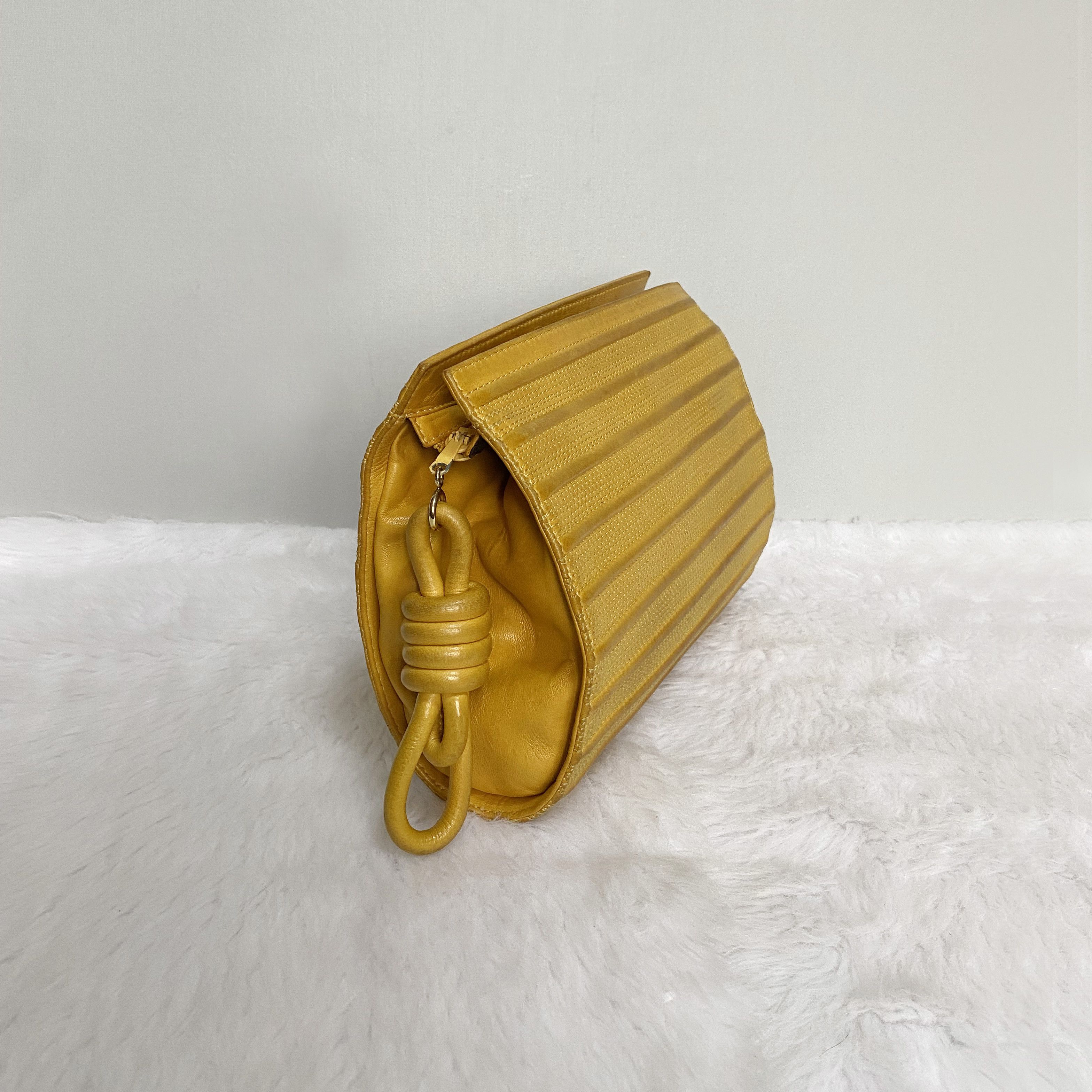 Loewe × Vintage Vintage Mustard Yellow Leather Clutch Bag Size ONE SIZE - 2 Thumbnail