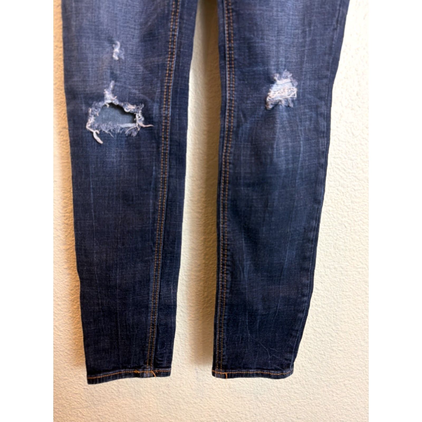 Abercrombie & Fitch Abercrombie Fitch Women’s Skinny Jeans Dark Wash Distressed 24x27 Low Rise 00 Blue Size 24" / US 00 / IT 34 - 2 Thumbnail