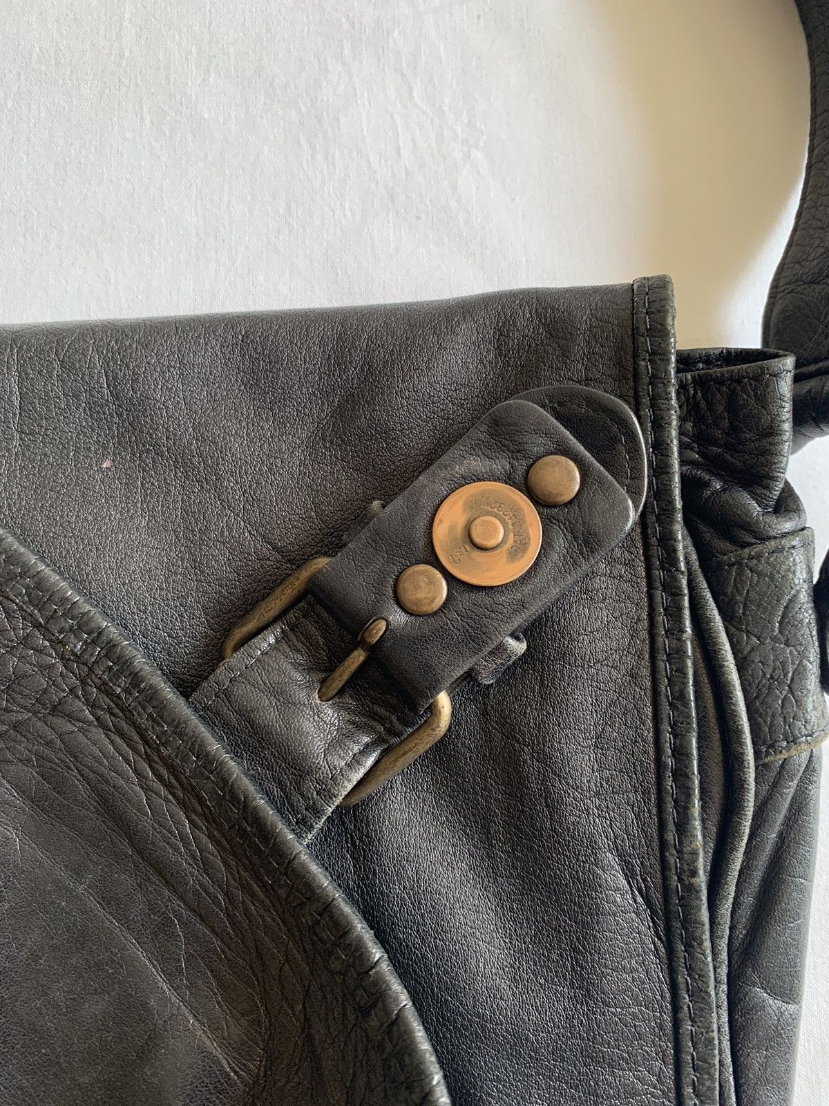 Moschino VINTAGE MOSCHINO BLACK LEATHER SLING BAG Size ONE SIZE - 10 Thumbnail