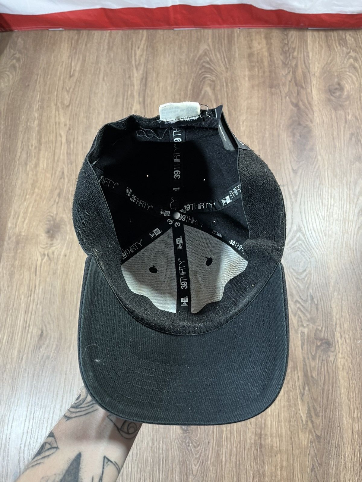 Oakley Oakley & New Era Cap Metal Logo Vintage Size 32 - 7 Thumbnail