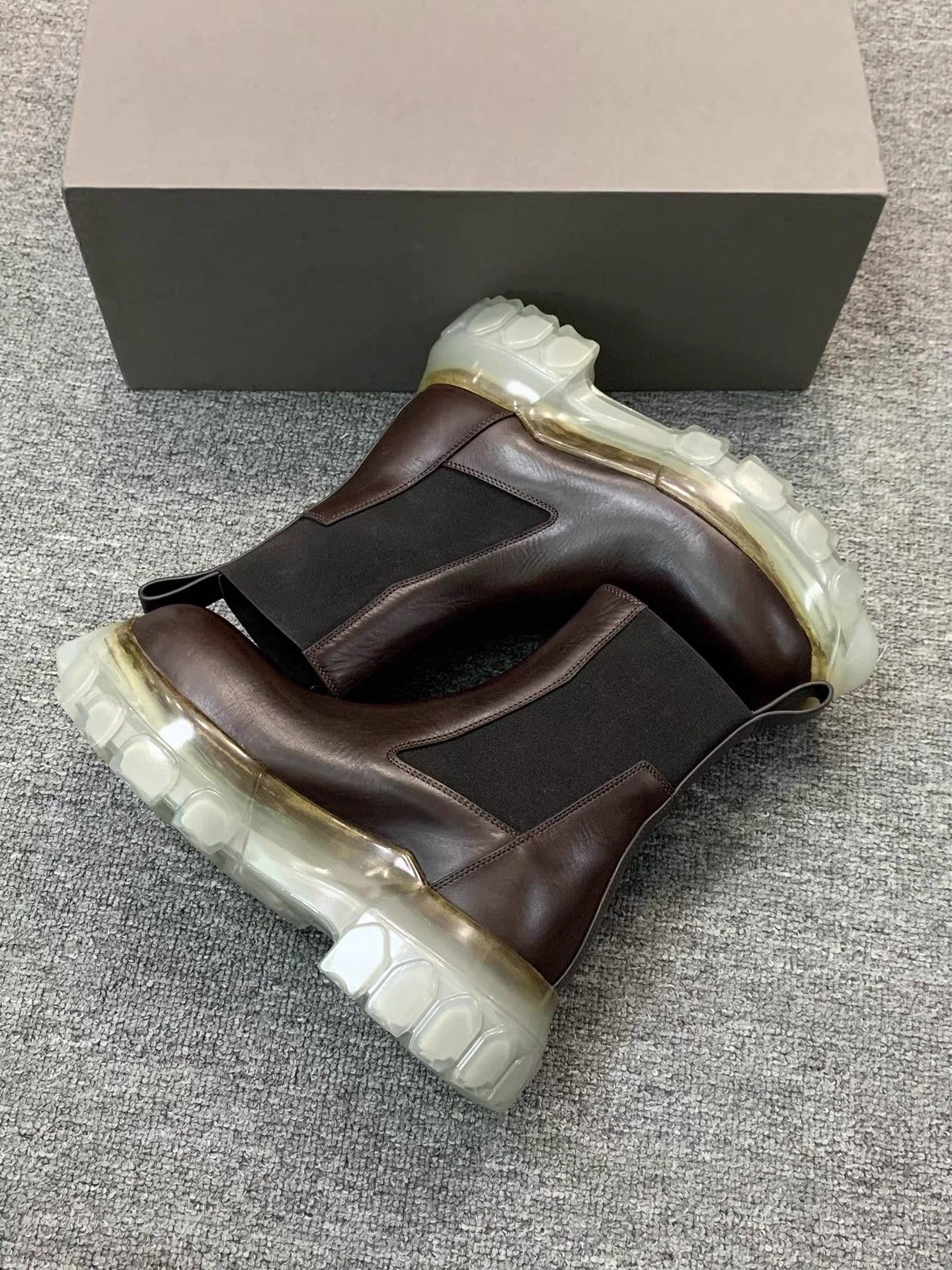 Rick Owens Rick Owens Women’s Octopus Sole Chelsea Boots K34 Size US 5 / IT 35 - 6 Thumbnail