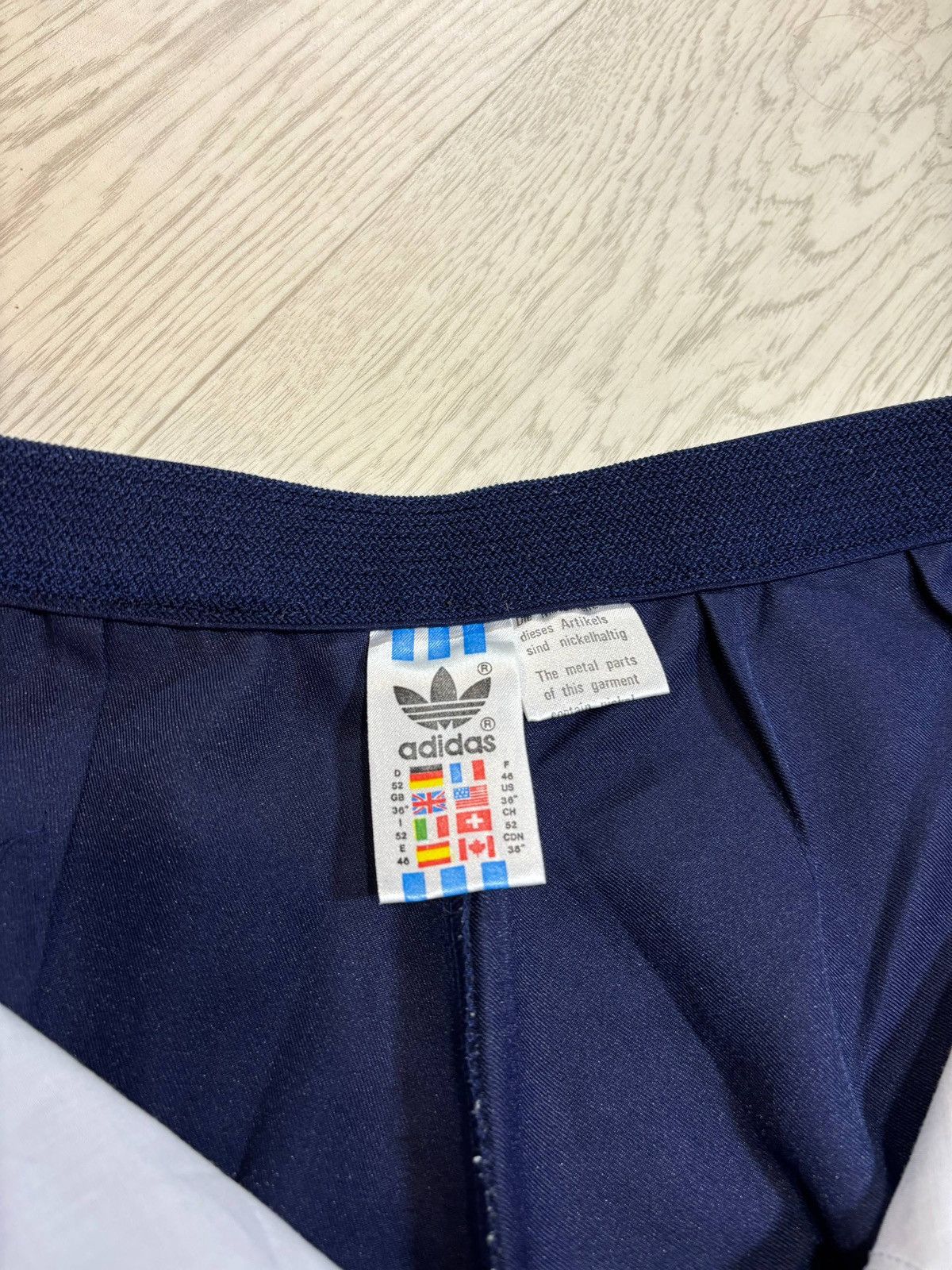 Adidas 90’s Adidas vintage short Size:L Size US 34 / EU 50 - 7 Thumbnail