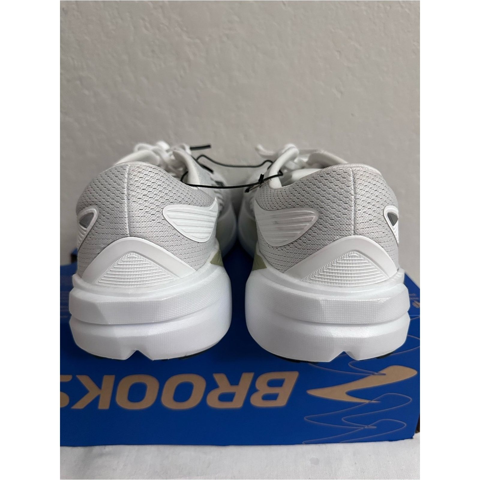 Brooks Brooks Men’s Ghost Max 3 Running Shoes Size 11 Bright White Size US 11 / EU 44 - 8 Thumbnail
