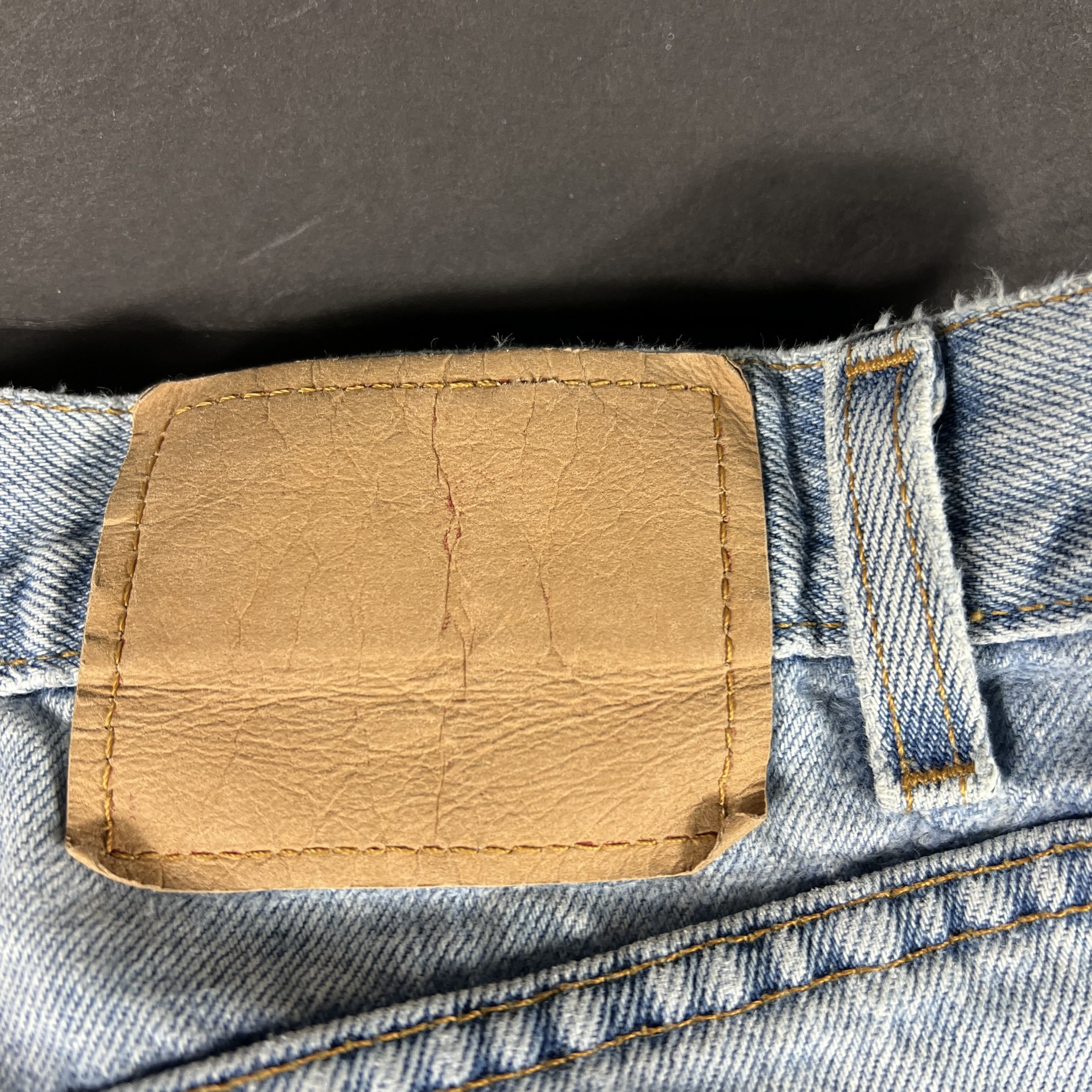Levi's × Vintage Y2K Levi's Jeans 550 Relaxed Light Blue Faded Cotton Denim Size US 35 - 4 Thumbnail