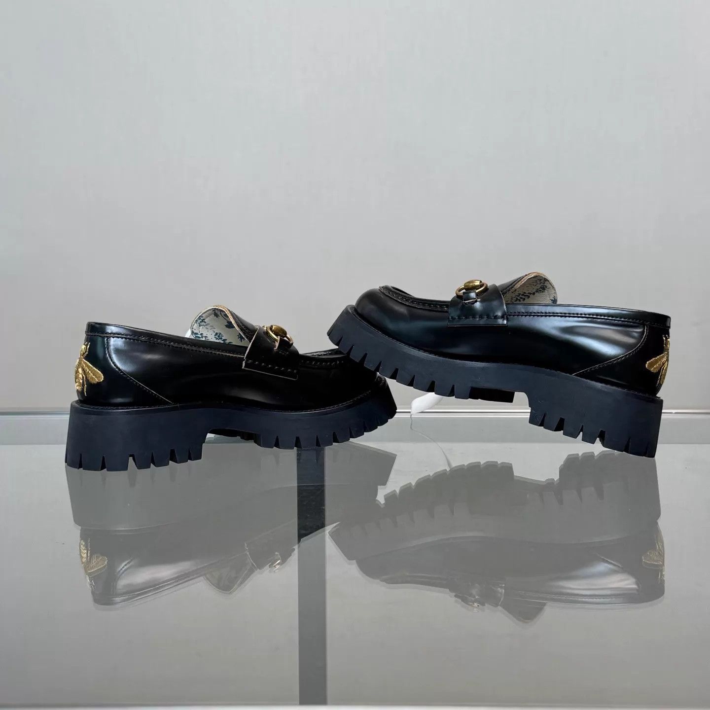 Gucci Gucci Women's Bee Loafer 37 99 2180 DM1967 Size US 6.5 / IT 36.5 - 6 Thumbnail