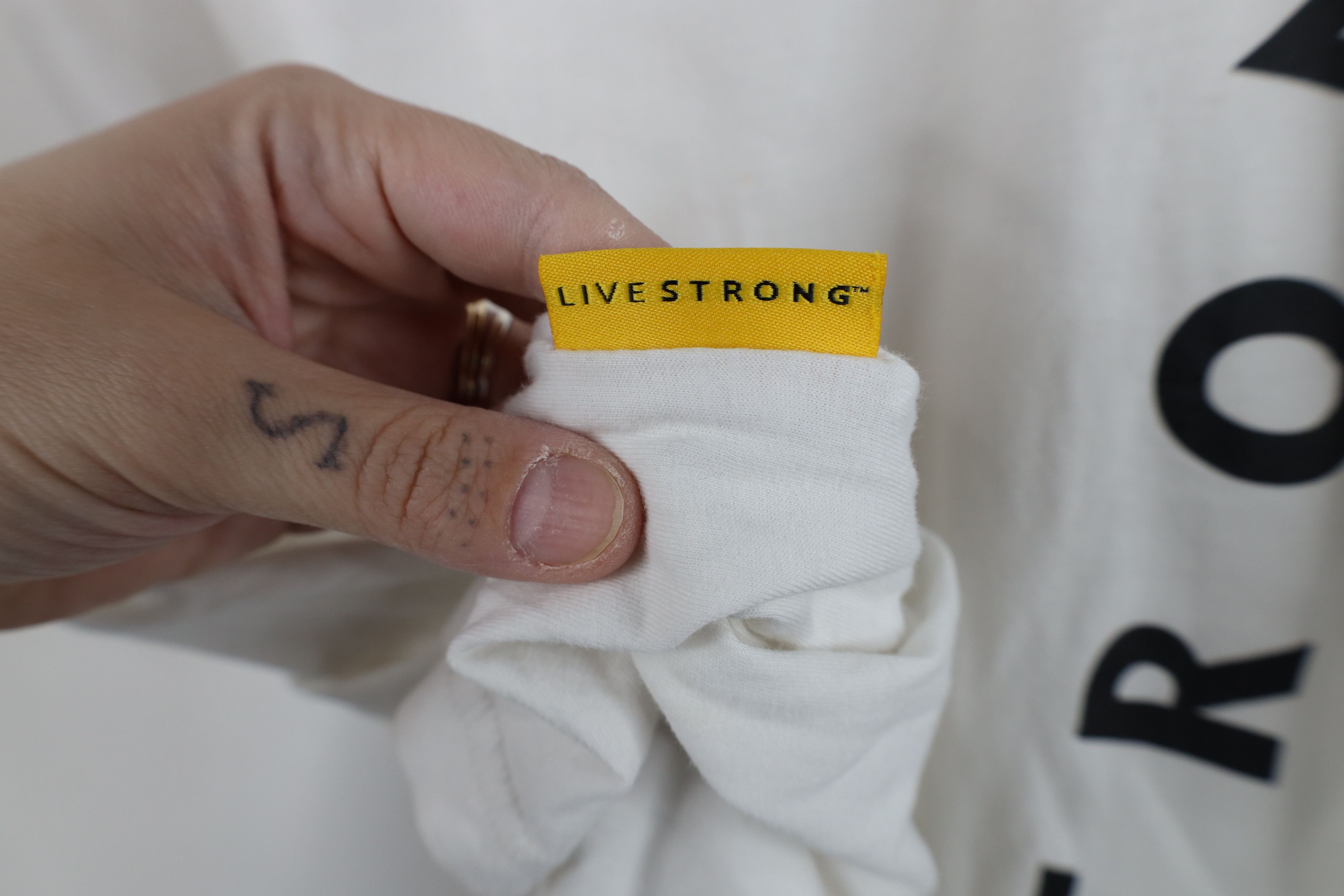 Nike Vintage Nike Livestrong Lance Armstrong Short Sleeve T-Shirt Size US M / EU 48-50 / 2 - 12 Thumbnail
