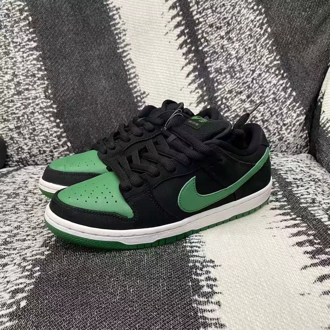 Nike Nike DUNK Green Lowtop Sneakers 5.5 Men Size US 5.5 / EU 38 - 1 Thumbnail