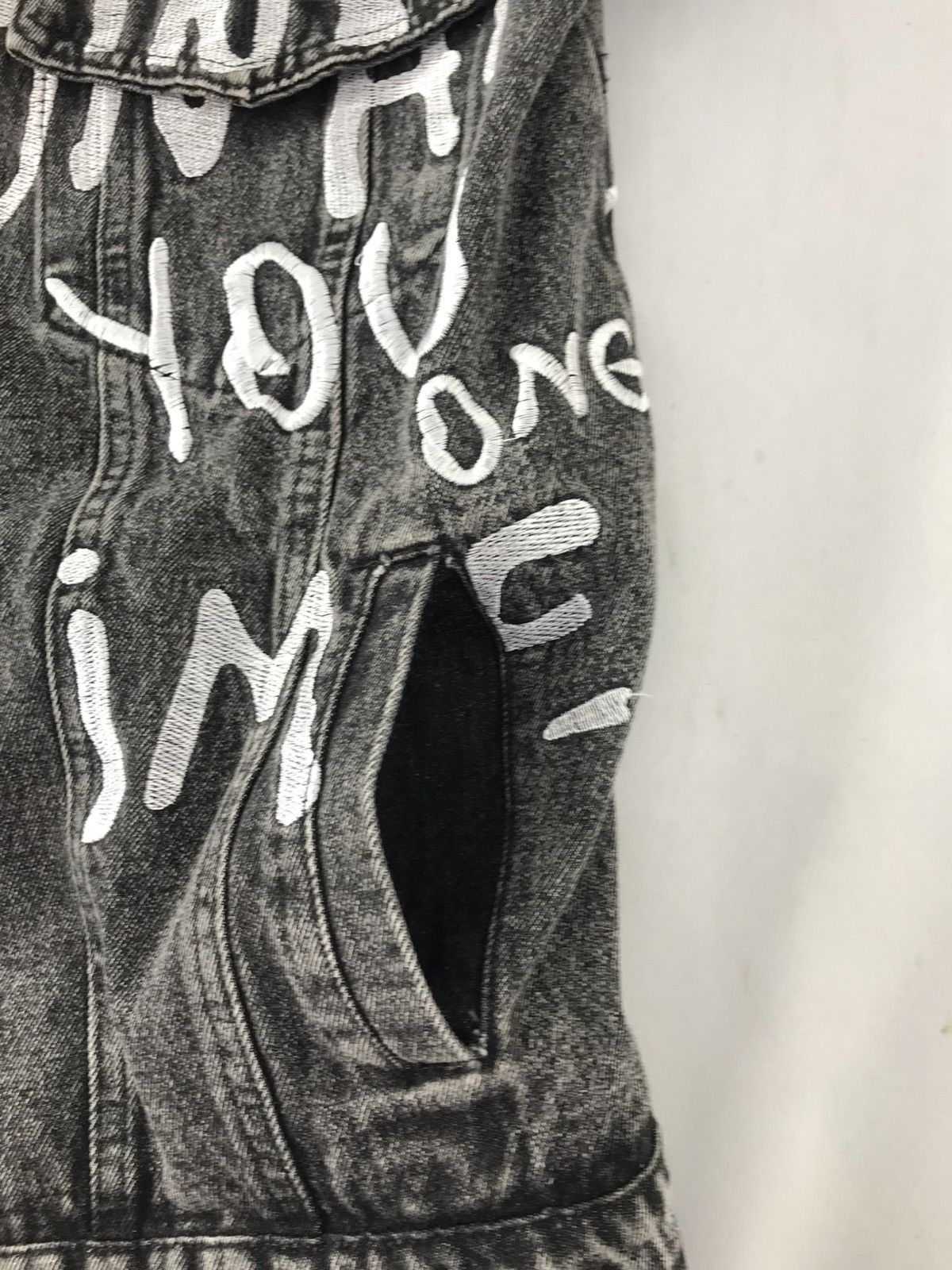 Japanese Brand Black Denim Jacket Trucker Street Art Style Printed Size US XL / EU 56 / 4 - 11 Thumbnail