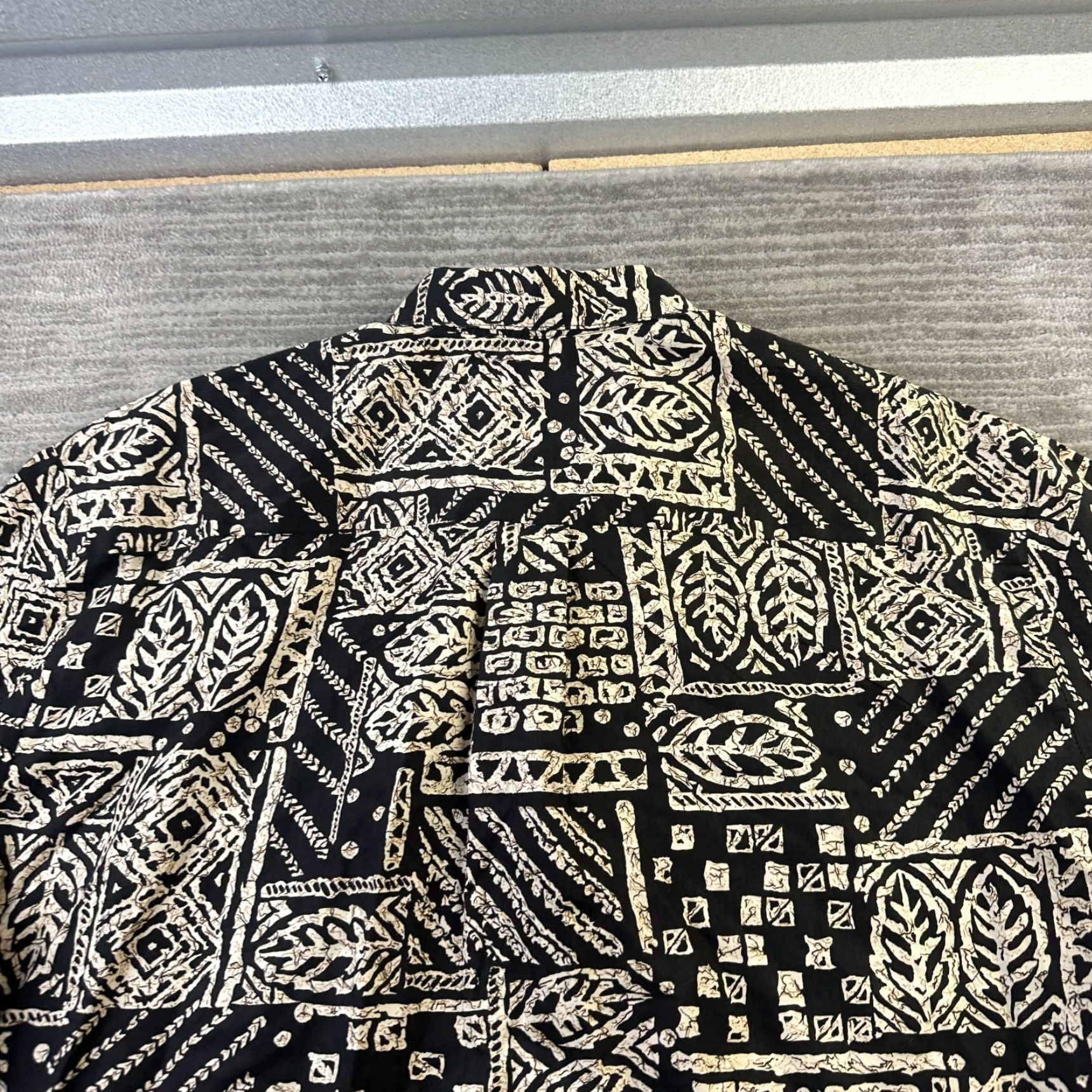 Tori Richard Tori Richard Shirt Mens Large Black Geometric Button Up Size US L / EU 52-54 / 3 - 5 Thumbnail