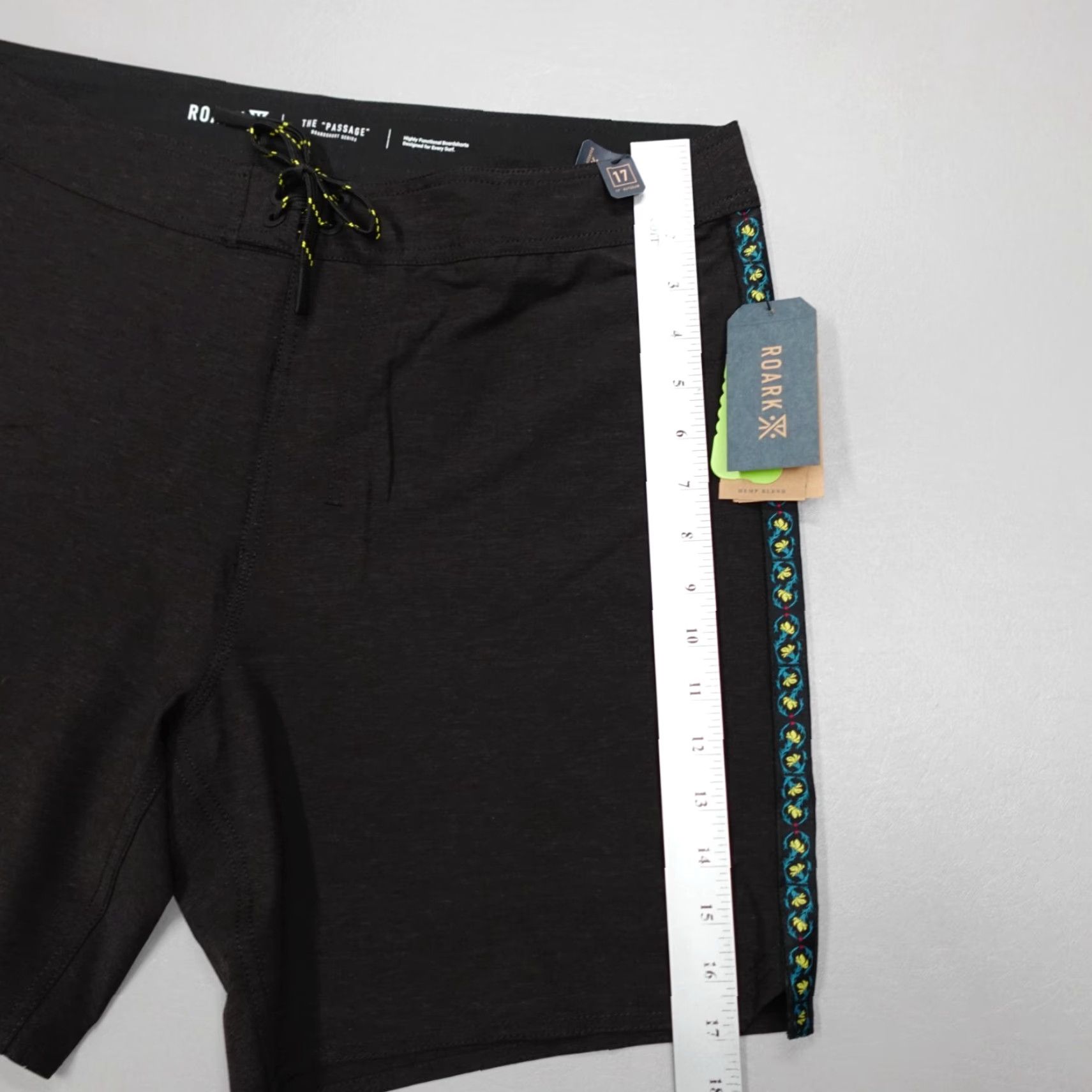 Roark Roark Board Shorts Men 36 Black 17” Hemp Blend RP467 Quick Dry Stretch Above-the-Knee Drawstring Back Pocket Surfing Recreation Size US 36 / EU 52 - 6 Thumbnail