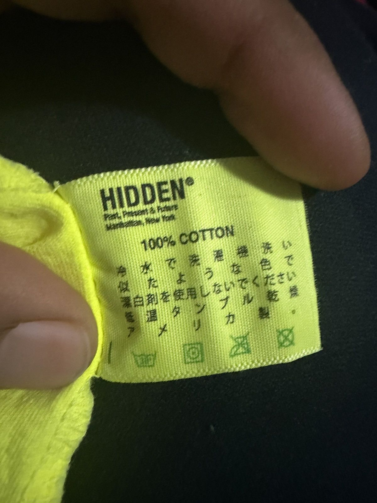 HIDDEN HIDDEN NY NEON SCRIBBLE LOGO TEE IN MEDIUM Size US M / EU 48-50 / 2 - 6 Thumbnail