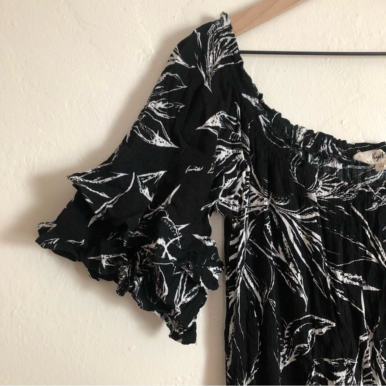 Other Kye Mi Black White Floral Short Sleeve Jumpsuit Romper Size 34" / US 12 / IT 48 - 3 Thumbnail