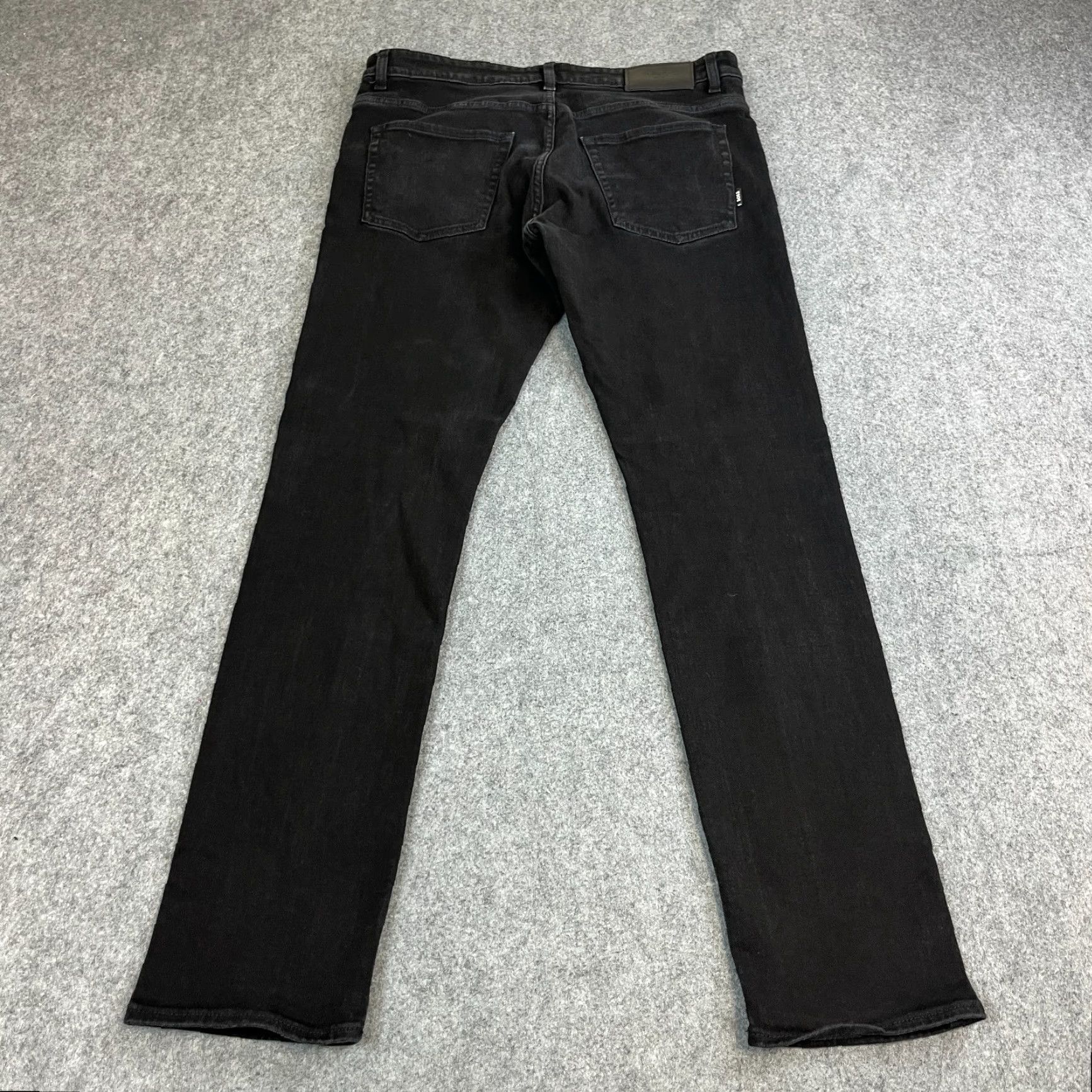 Hugo Boss HUGO BOSS Jeans Slim 34 Dark Wash Black Delaware 5-Pocket Denim Mens Slim Fit Fashion Tapered Stitch Logo Waist 34 Inseam 32"} Size US 34 / EU 50 - 2 Thumbnail