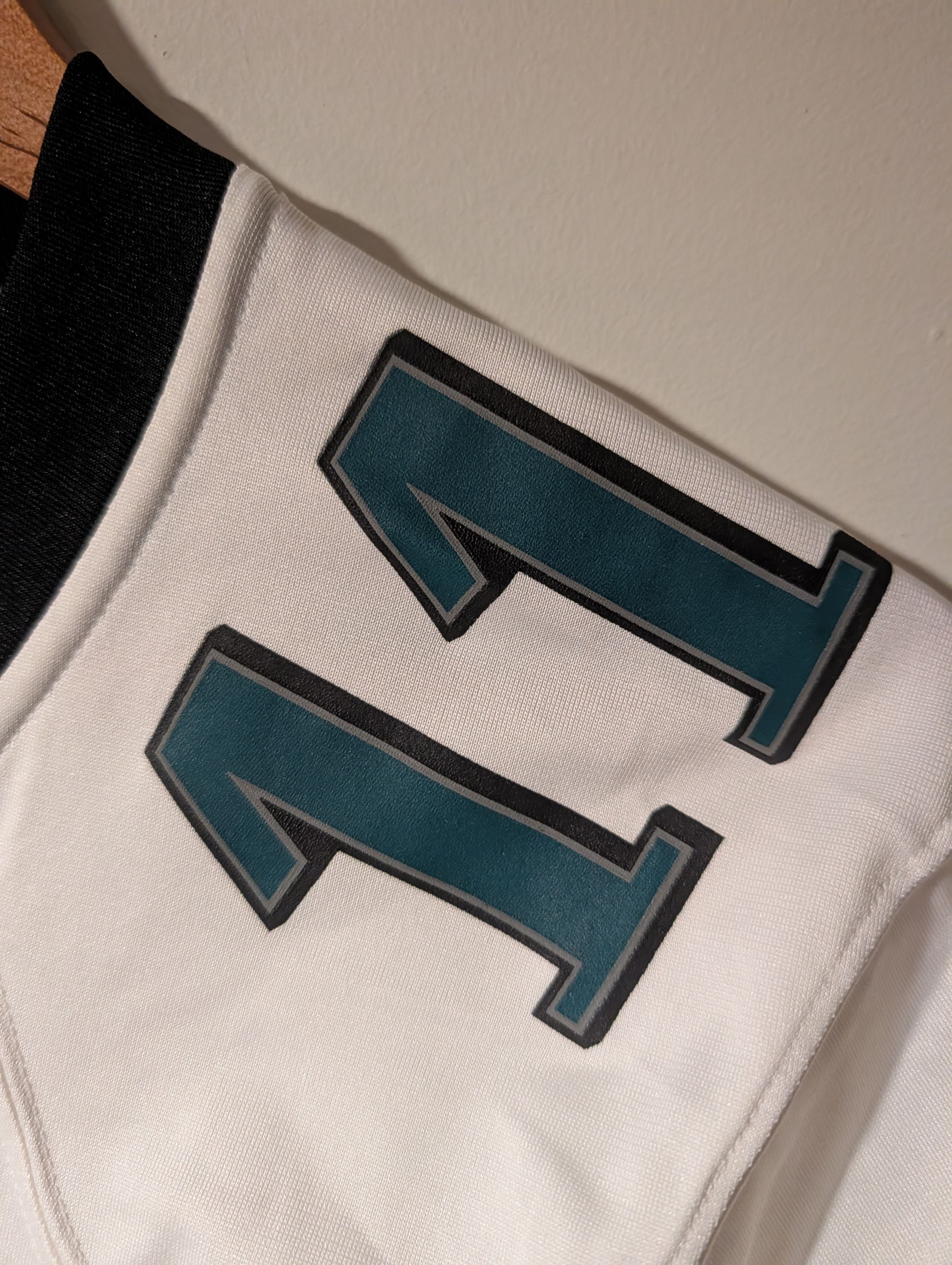 NFL Nike Philadelphia Eagles Carson Wentz #11 Jersey MED Size US M / EU 48-50 / 2 - 7 Thumbnail