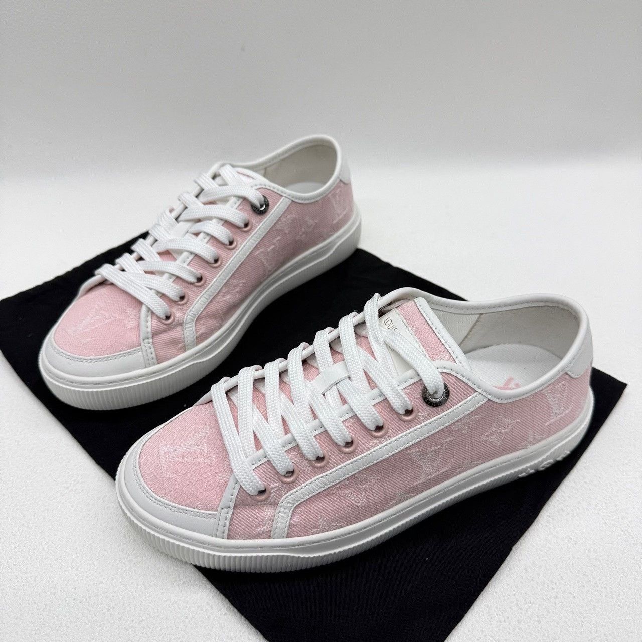 Louis Vuitton Louis Vuitton Pink Lowtop Sneakers us_6 Women Size US 6 / IT 36 - 1 Thumbnail