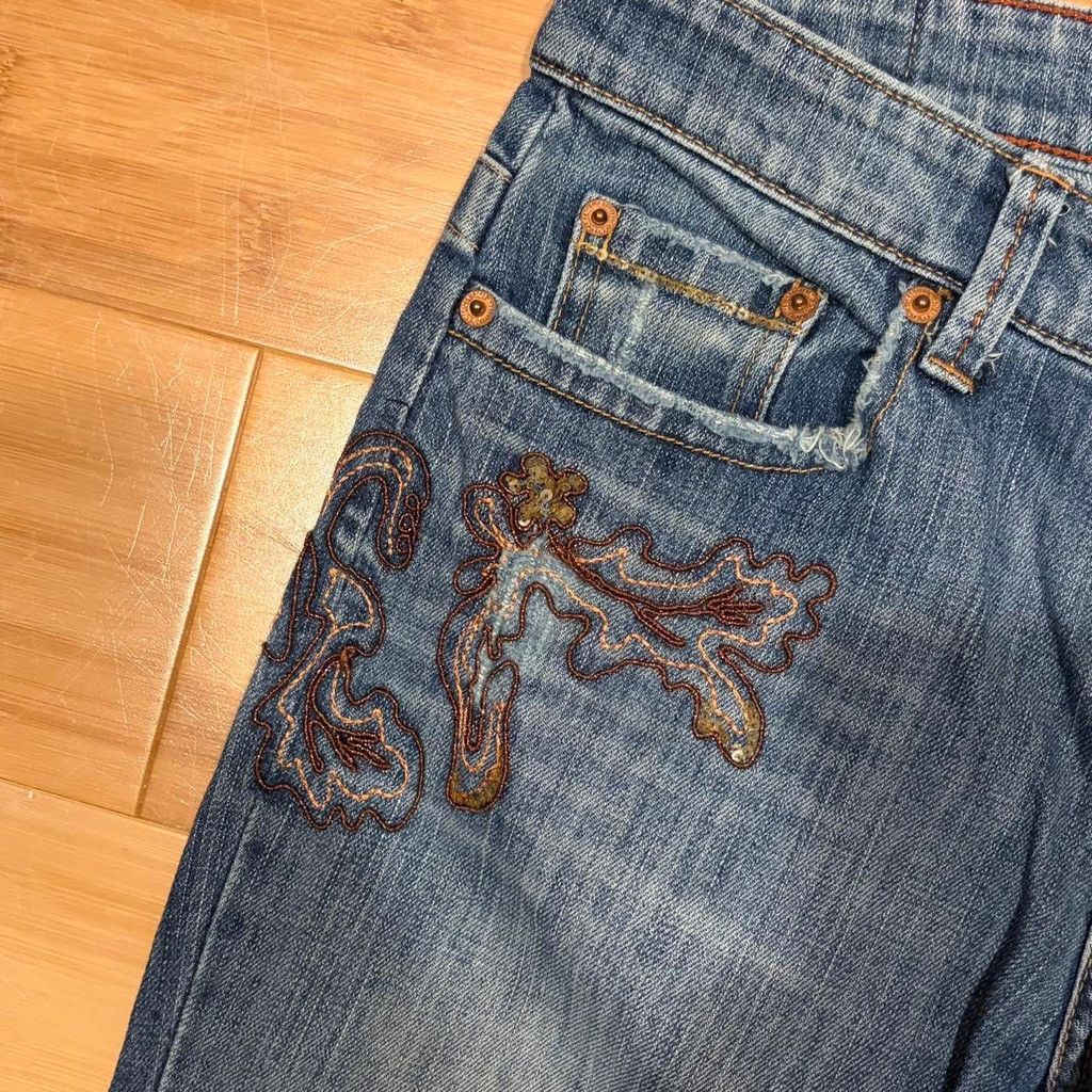 American Eagle Outfitters Distressed American Eagle low rise flare jeans embroidered Size 26" / US 2 / IT 38 - 2 Thumbnail