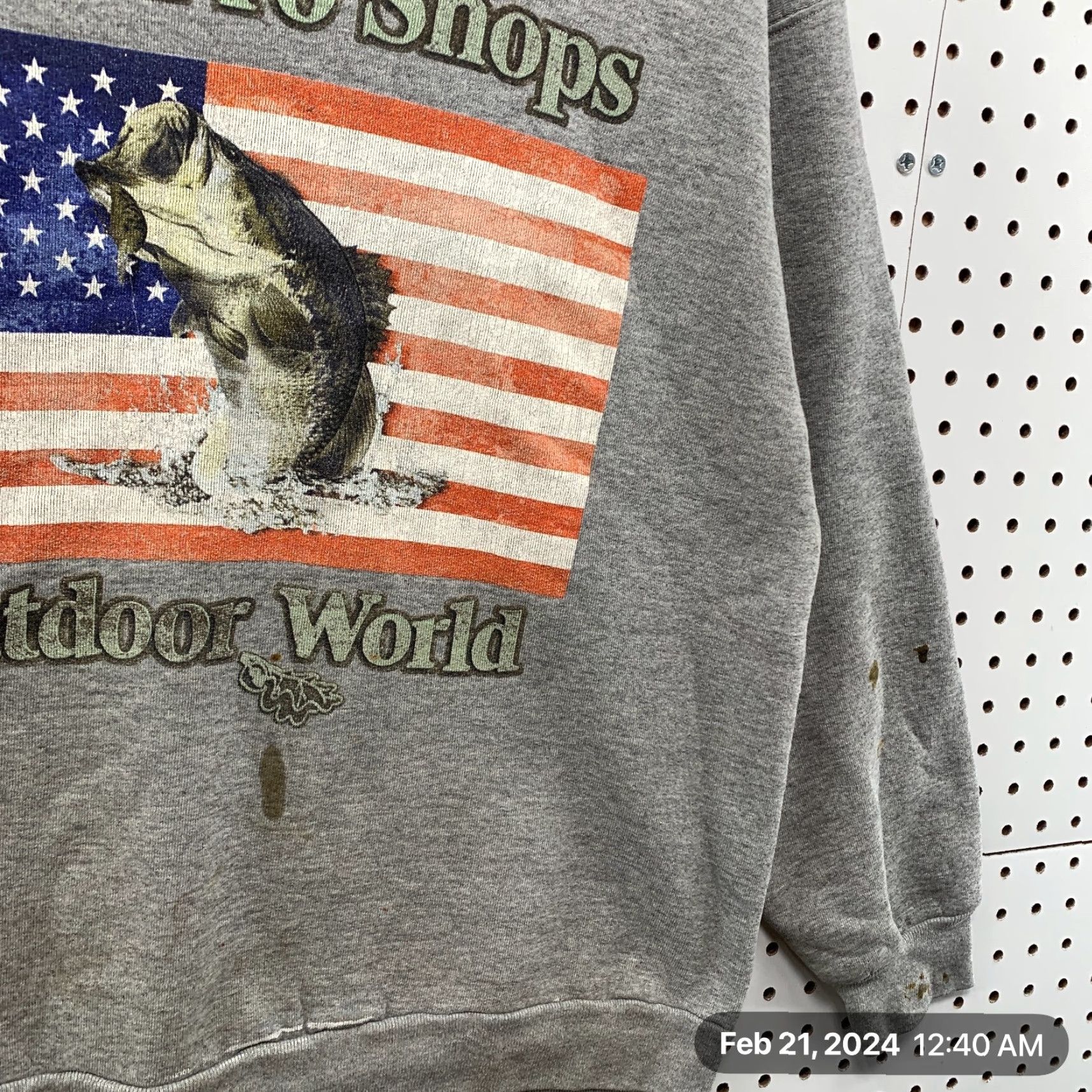 Bass Pro Shops VINTAGE Bass Pro Shop Fishing Crewneck Mens M Gray Flag USA Distressed Size US M / EU 48-50 / 2 - 7 Thumbnail