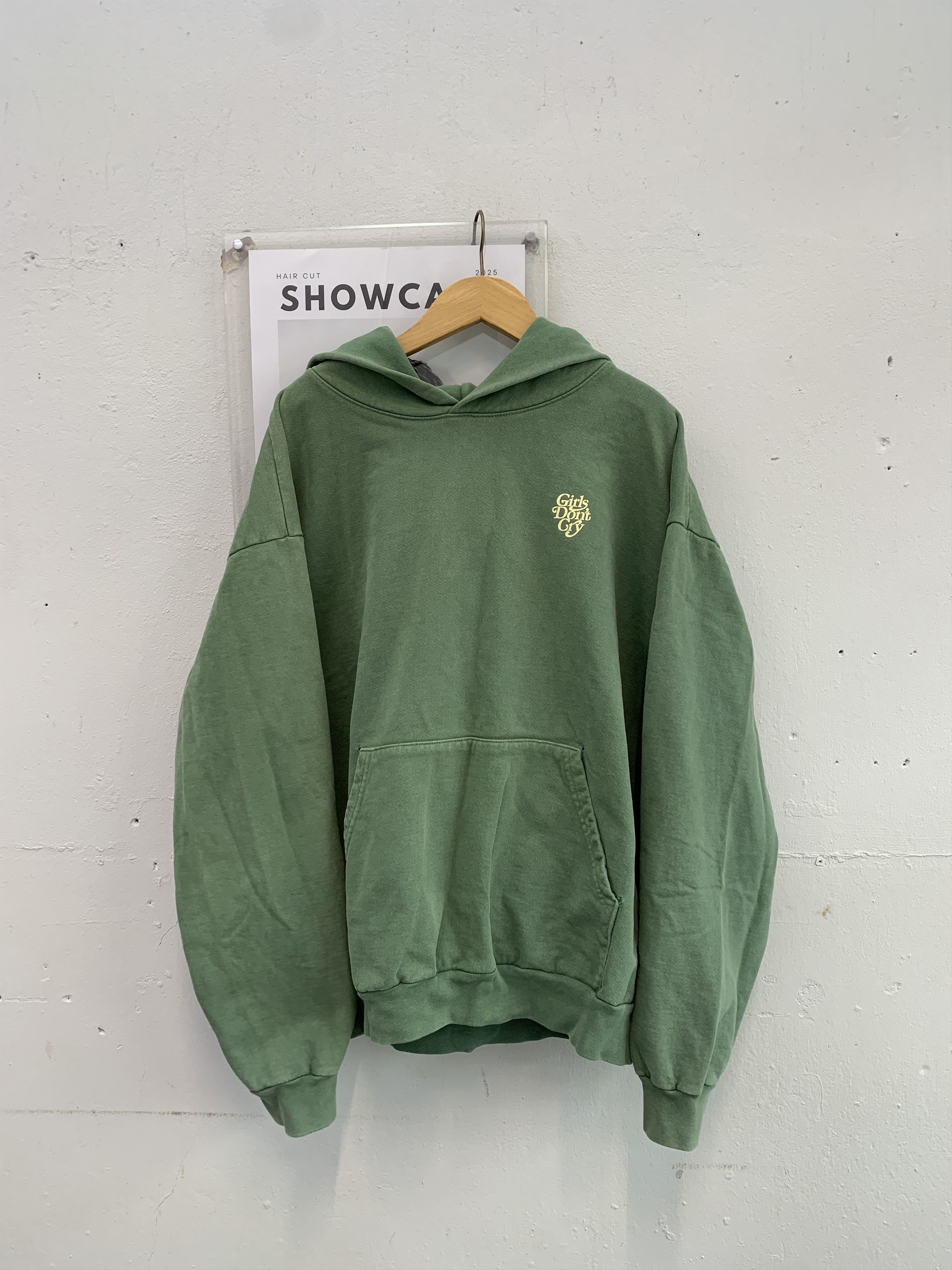 Girls Don't Cry 🪡GIRLS DONT CRY SIZE XL GREEN HOODIE.✨ Size US XL / EU 56 / 4 - 2 Thumbnail