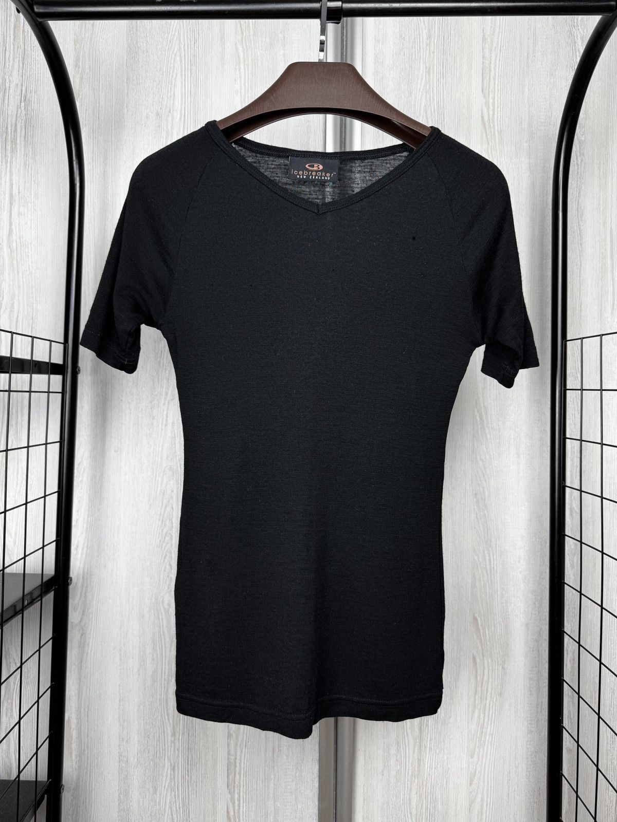 Icebreaker Icebreaker New Zealand Merino black basic tee shirt sz M Size US M / EU 48-50 / 2 - 2 Thumbnail