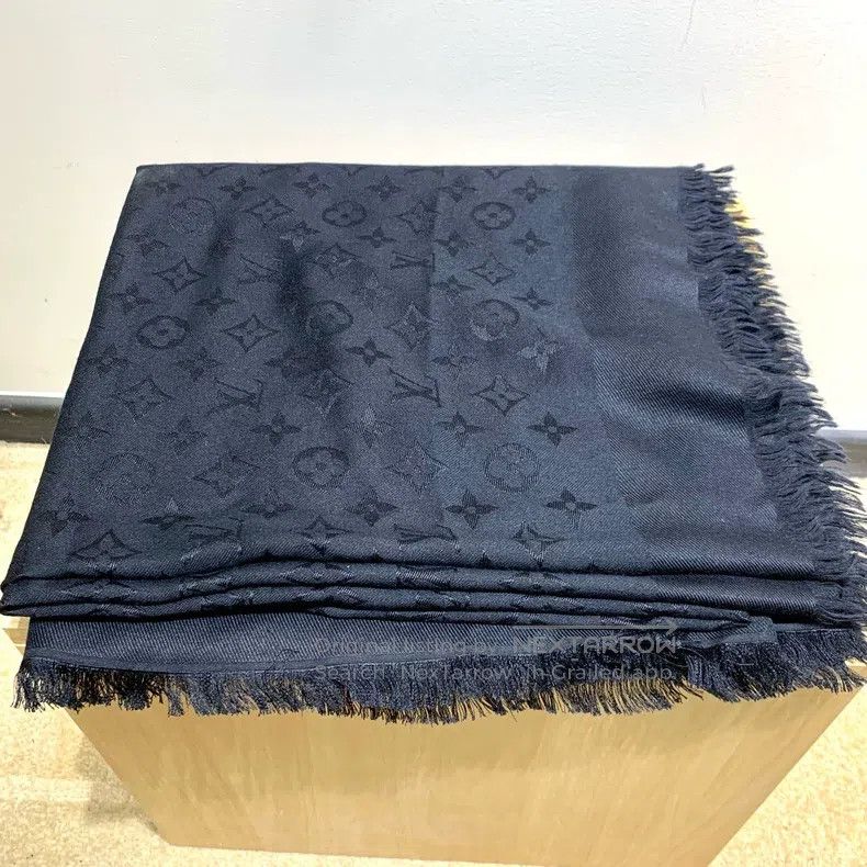 Louis Vuitton Louis Vuitton Classic Old Flower Print Shawl Square Towel Size ONE SIZE - 3 Thumbnail