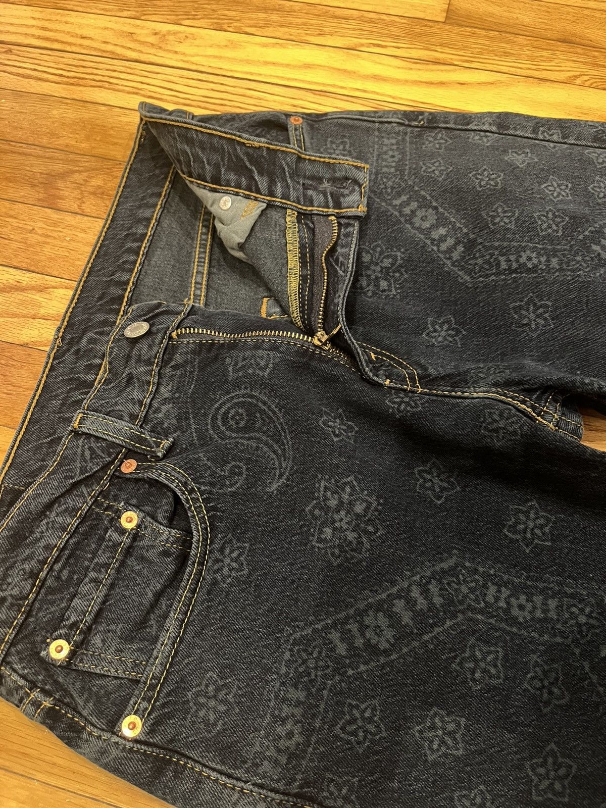 Levi's Levi’s 512 Blue Paisley Print Slim Taper Jeans Size US 33 - 6 Thumbnail