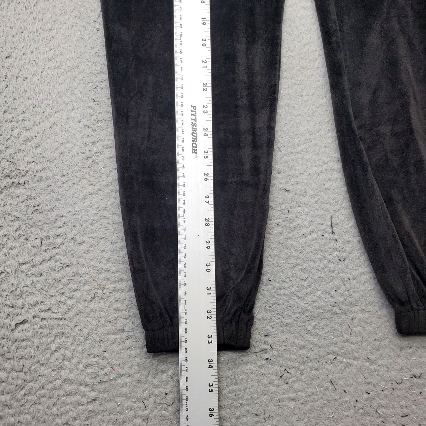Gap Gap Velour Pants Women M Black Athletic Drawstring Tapered Leg Pockets Lined Sweatpants Regular Inseam 26.25" Size: Womens Size M Size 32" / US 10 / IT 46 - 3 Thumbnail