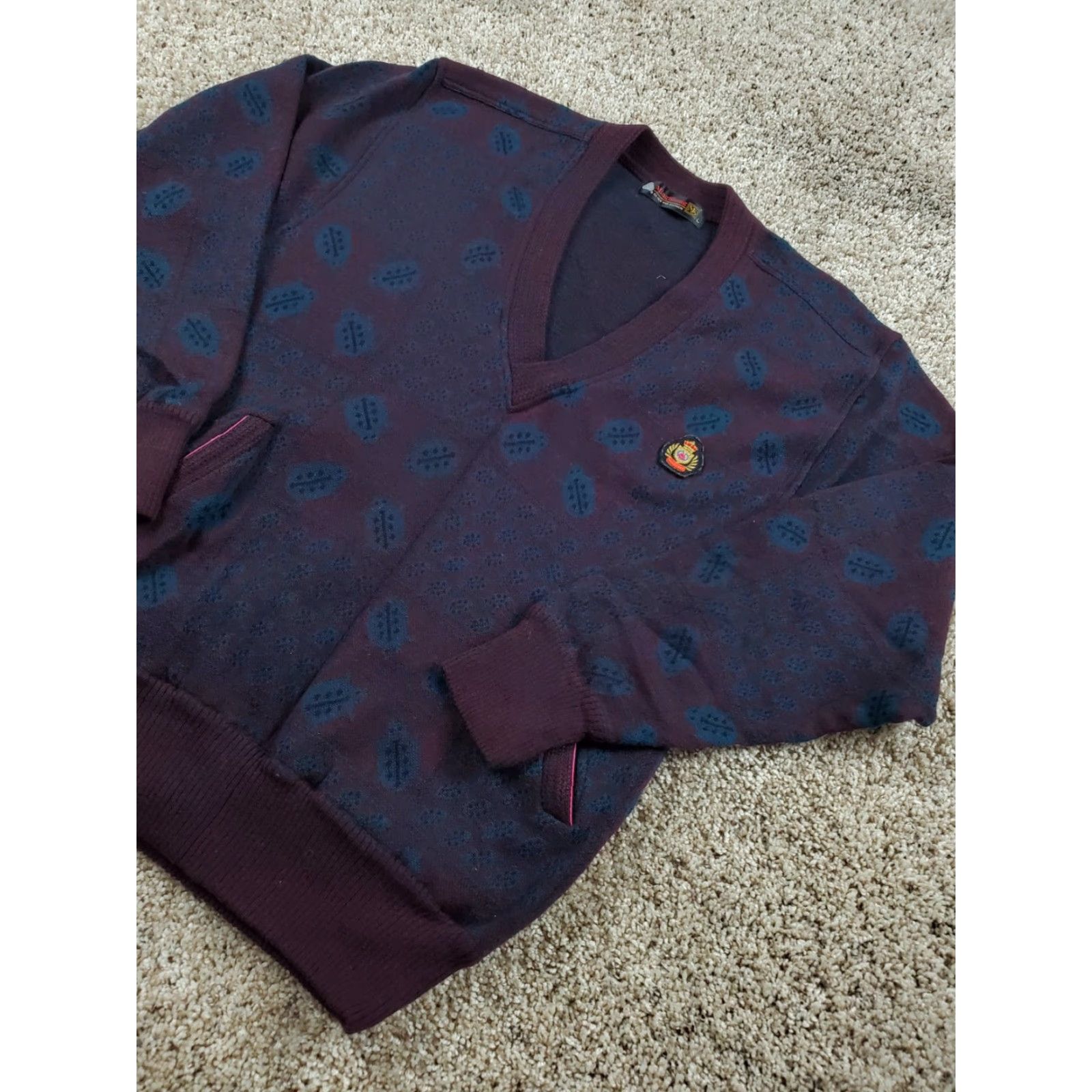 Vintage VINTAGE 90s Sweater Large Womens Blue Turtle Print Wool V-Neck Pockets Size L / US 10 / IT 46 - 2 Thumbnail