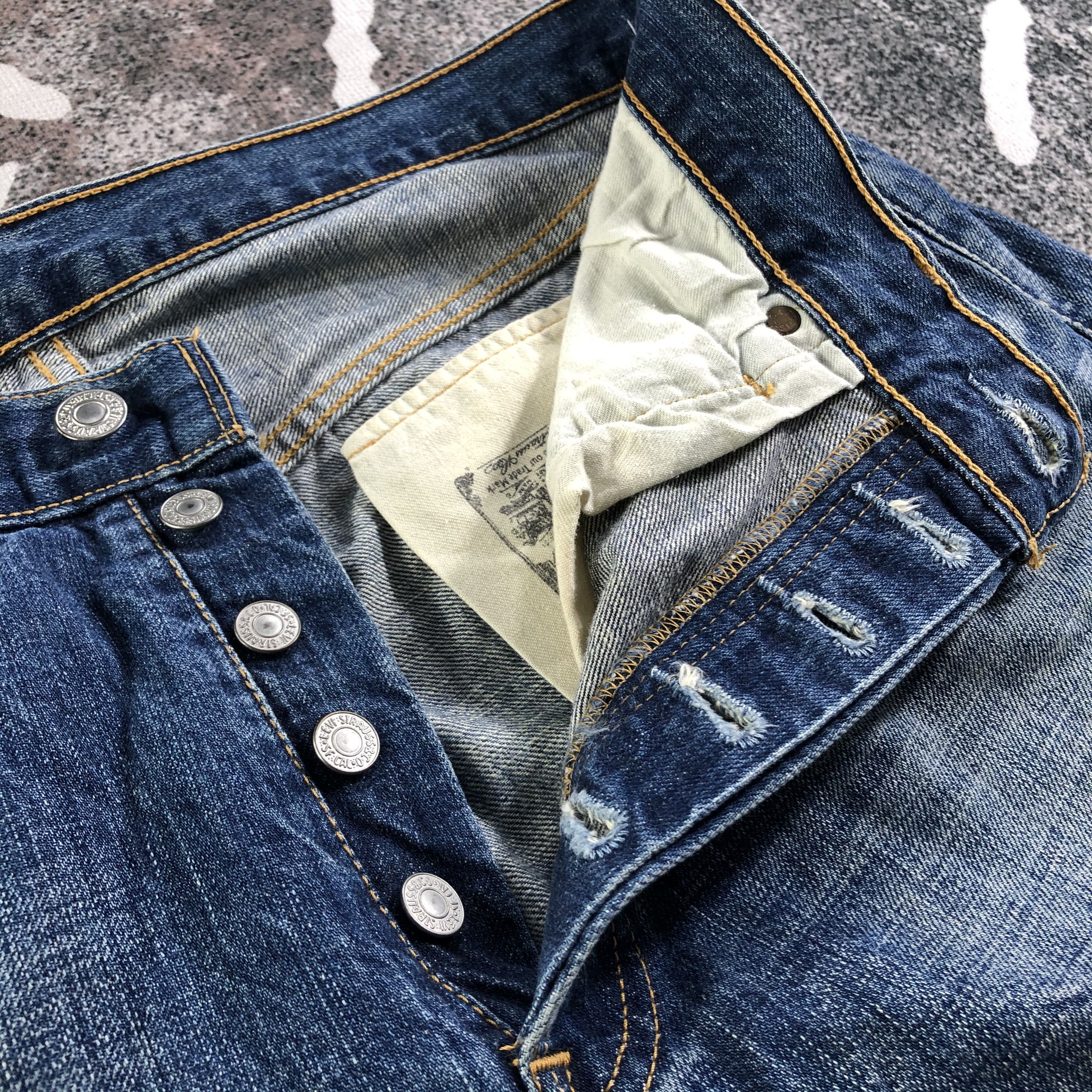 Levi's Vintage Levis 501 Jeans Blue Ripped Denim KJ2575 Size US 33 - 8 Thumbnail