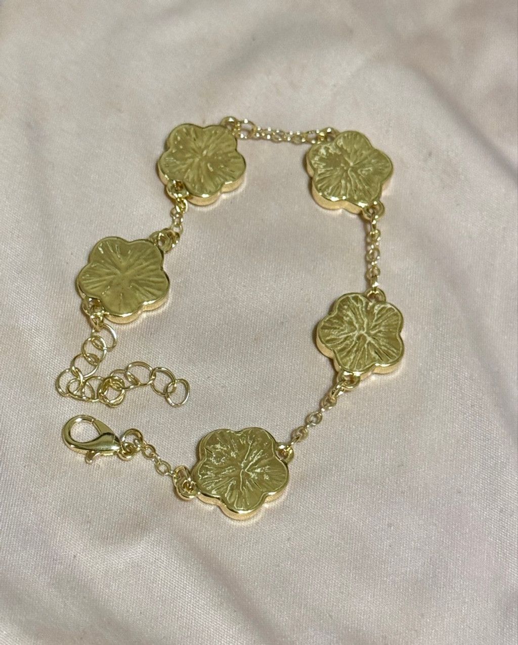 The Unbranded Brand Women’s Flower/Clover Bracelet Van Cleef style-White Size ONE SIZE - 2 Thumbnail