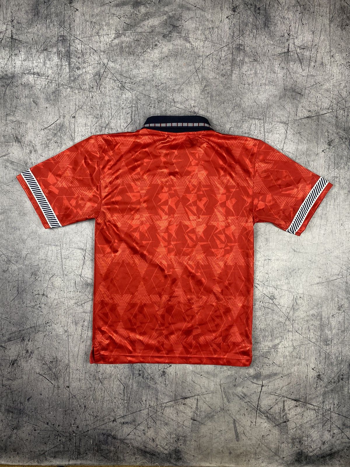 Vintage Vintage Office Retro England Soccer Jersey Tee T Shirt Size US S / EU 44-46 / 1 - 8 Thumbnail