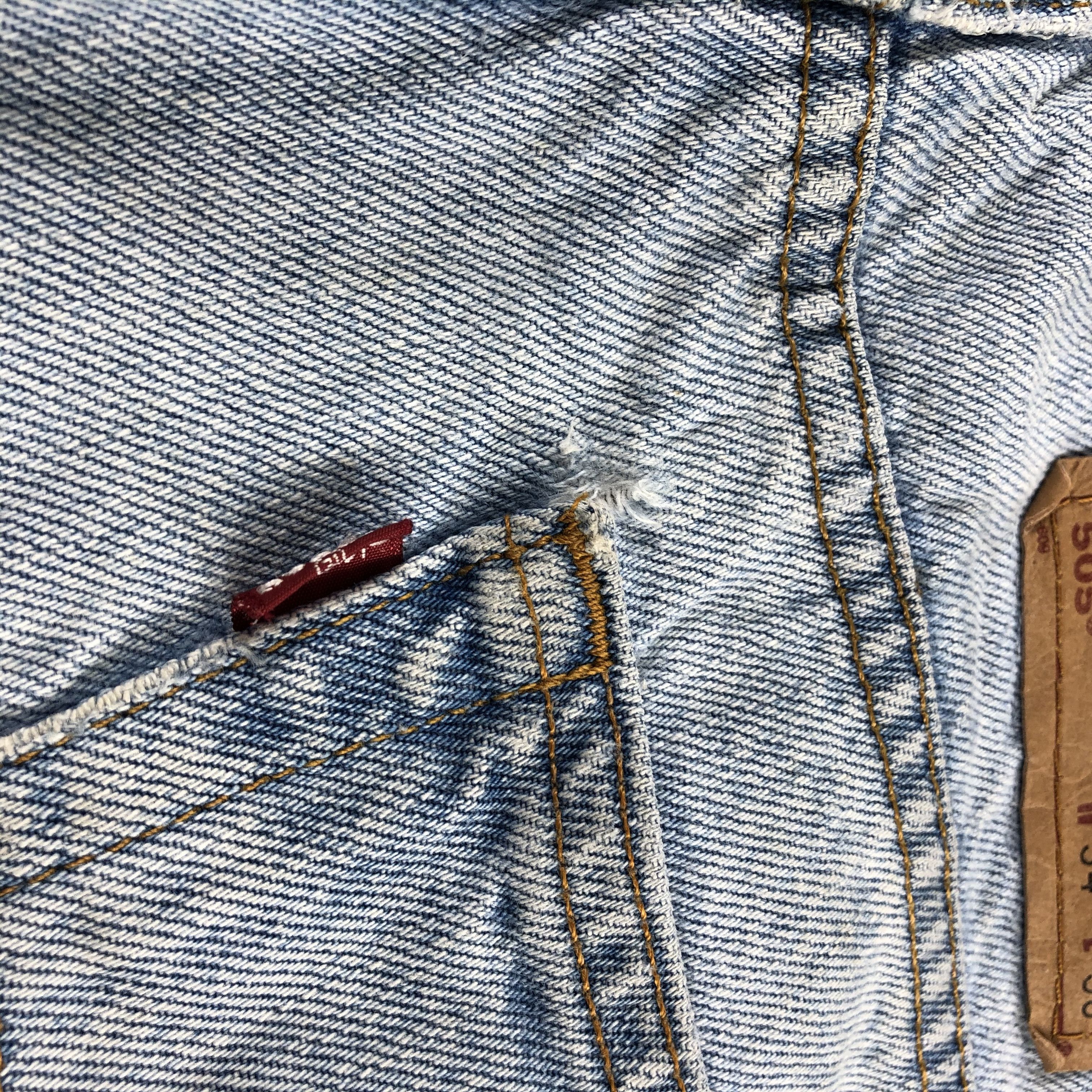 Levi's Vintage 90s Light Wash Levis 505 Jeans-J2606 Size US 32 / EU 48 - 8 Thumbnail