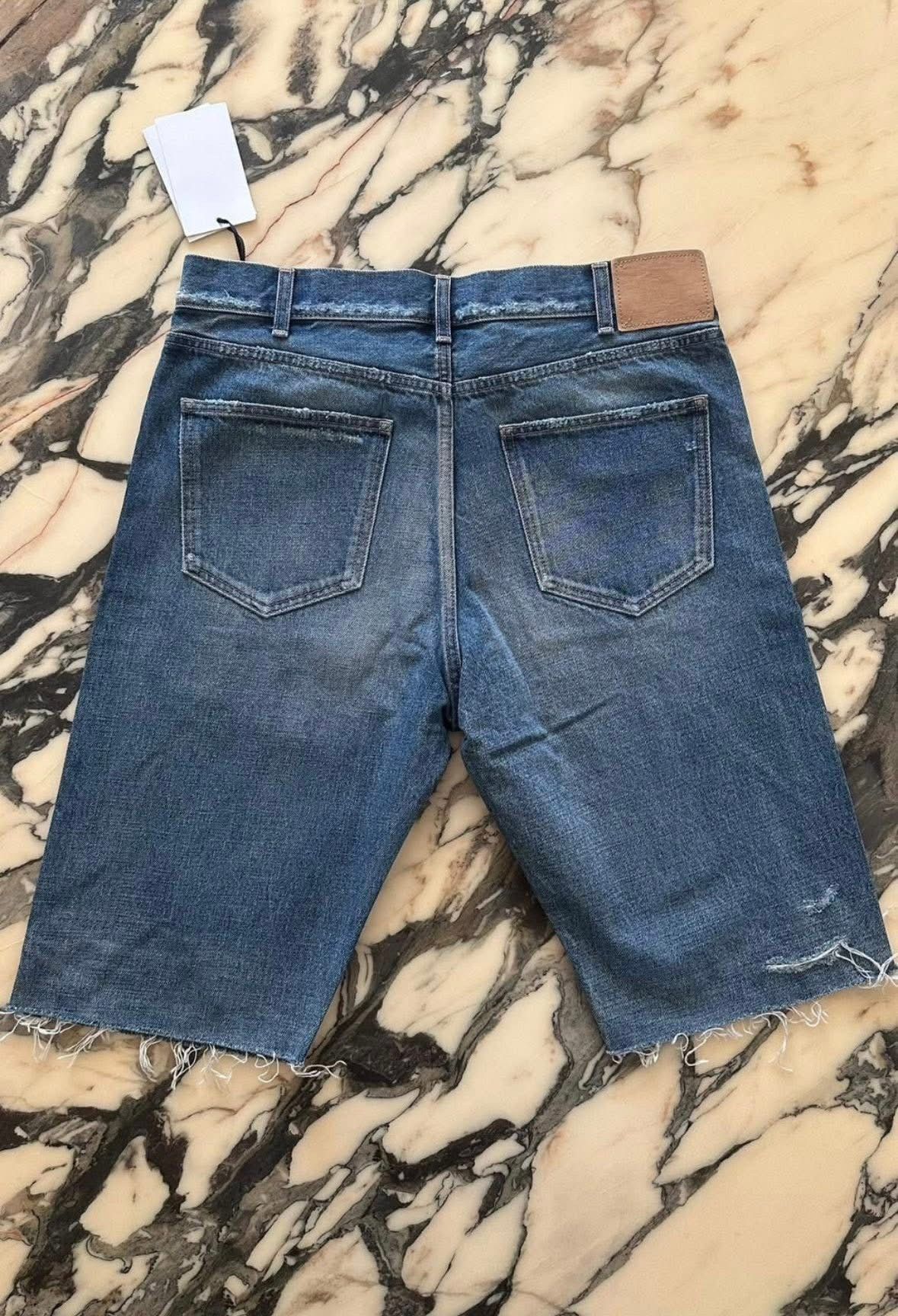 Celine Celine shortskurt mid rise shorts in destroyed thrashed Size US 34 / EU 50 - 2 Thumbnail