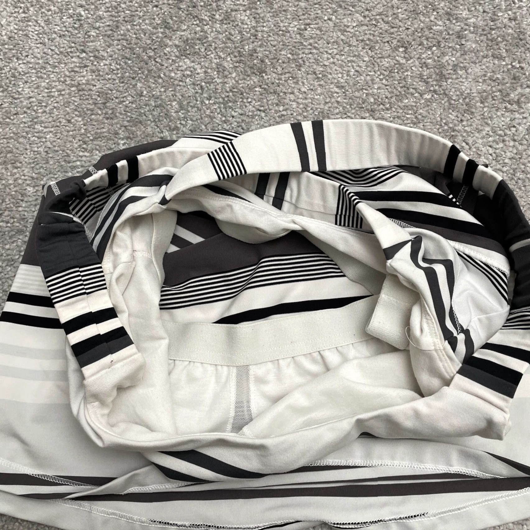 Lululemon Lululemon Active Tank Top Womens 6 White Black Gray Striped Racerback Athletic Shirt Adult Regular Multicolor Short Sleeve? Size M / US 6-8 / IT 42-44 - 4 Thumbnail