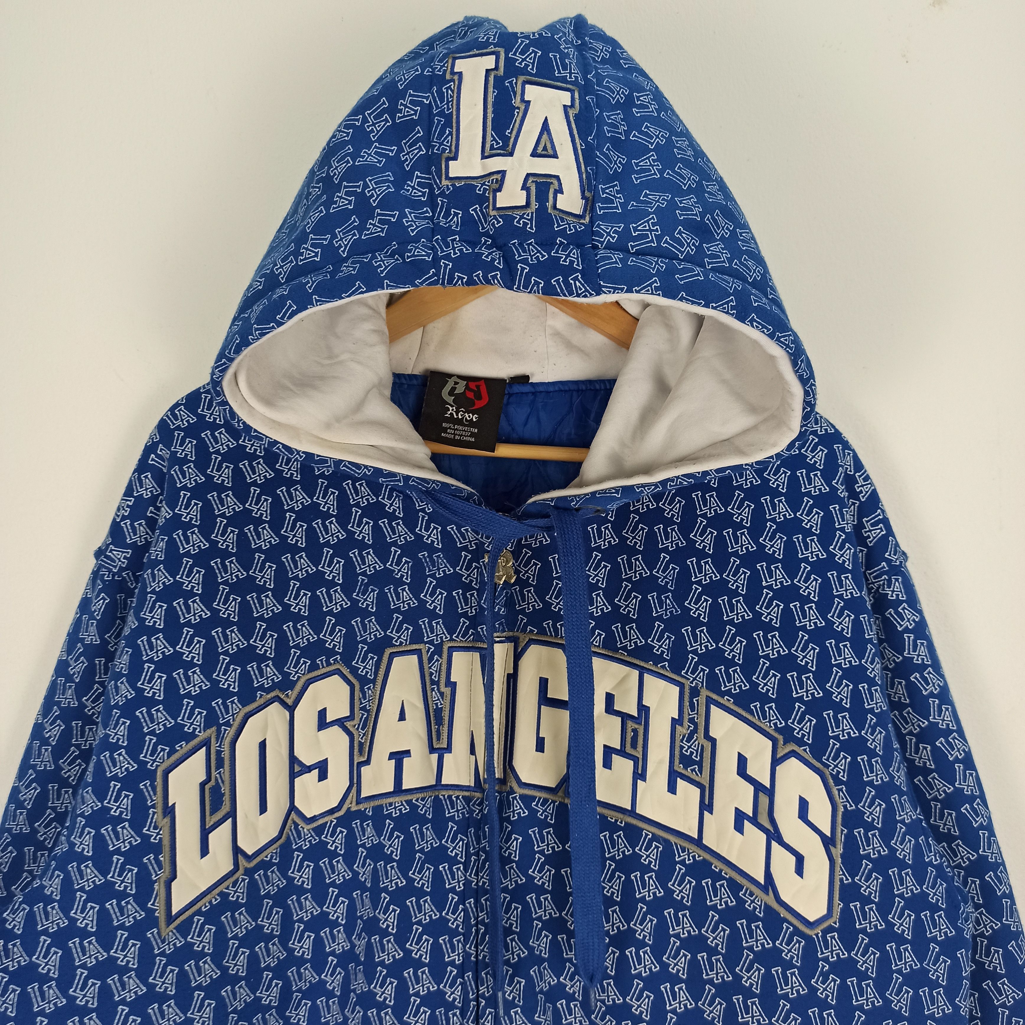 Japanese Brand 🔥Rare🔥 Los Angeles Monogram Big Logo puffer Hoodie style Size US L / EU 52-54 / 3 - 5 Thumbnail