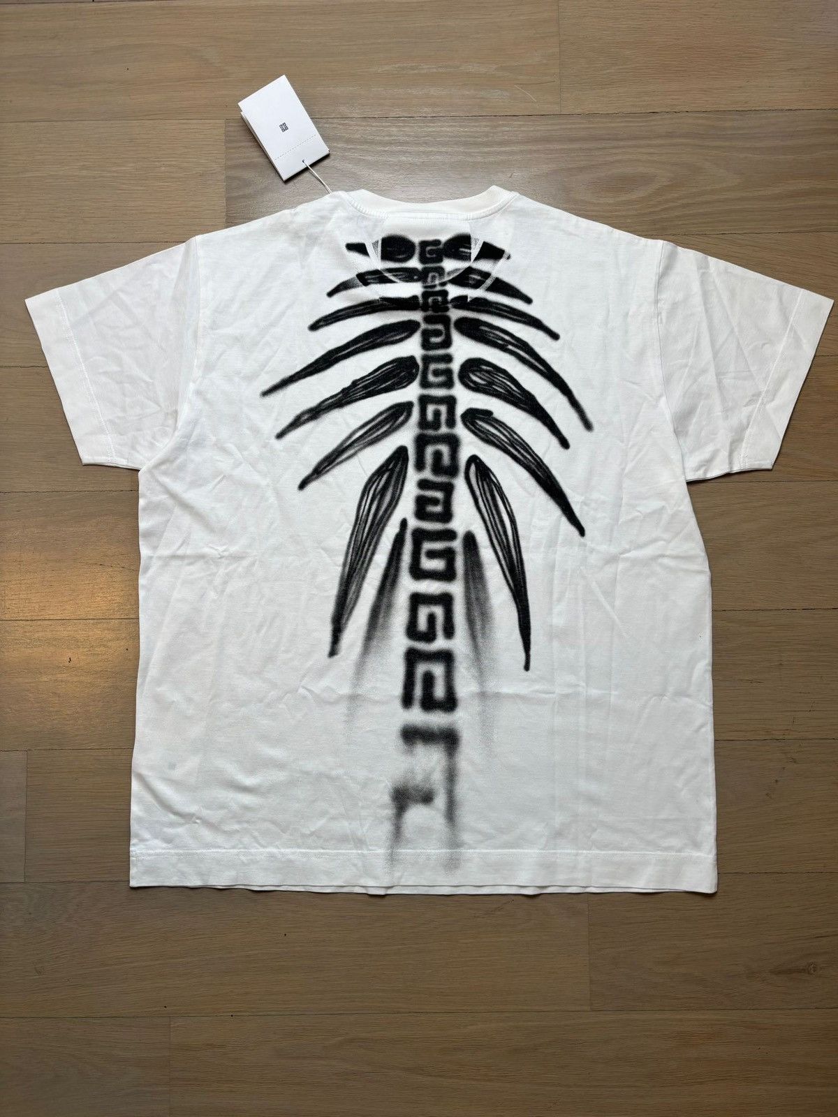 Givenchy Givenchy Spray Logo Collar Tshirt Size US M / EU 48-50 / 2 - 7 Thumbnail