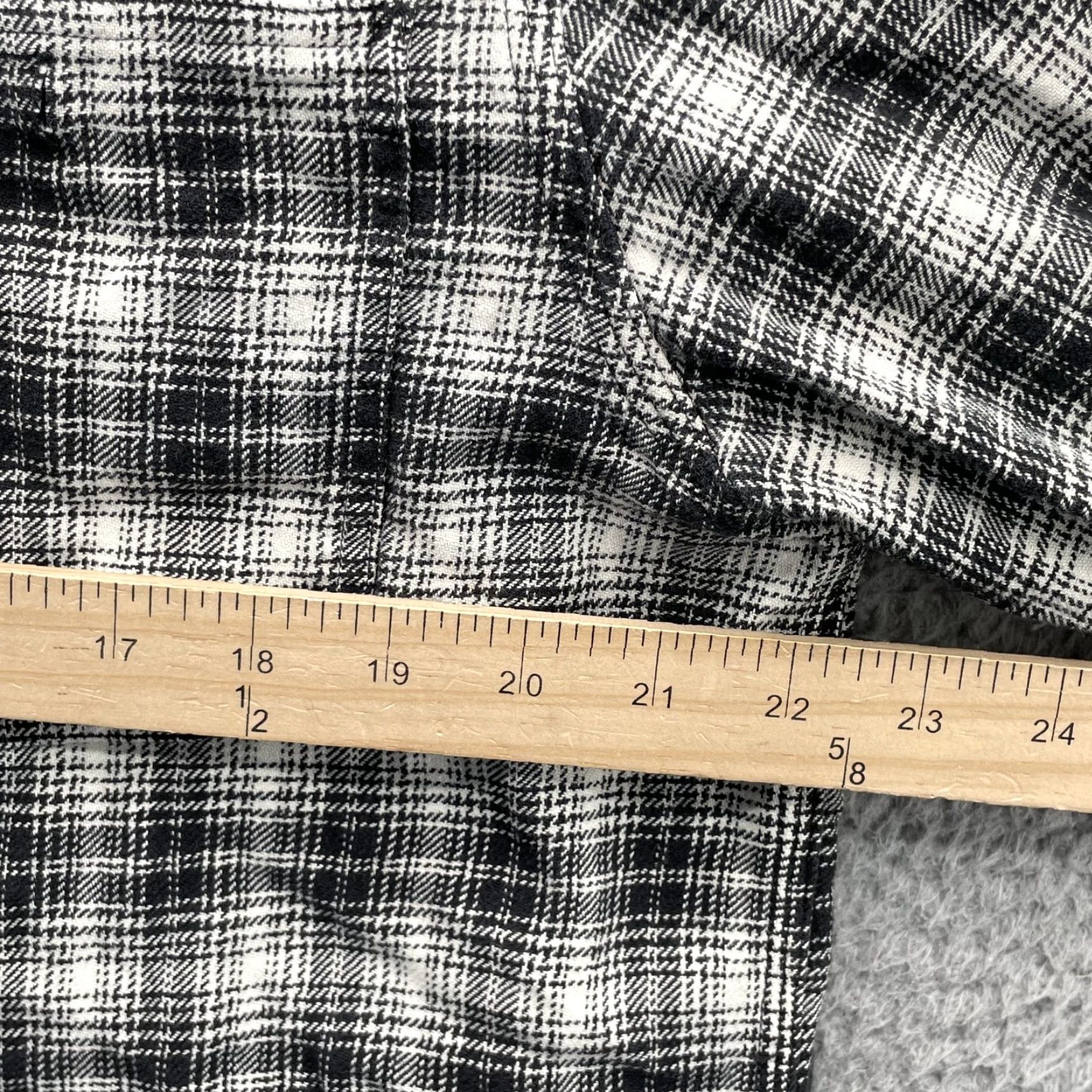Vintage VINTAGE Woolrich Chamois Flannel Shirt Men Large Black Gorpcore Hunting Cabin Grunge 90s Size US L / EU 52-54 / 3 - 4 Thumbnail