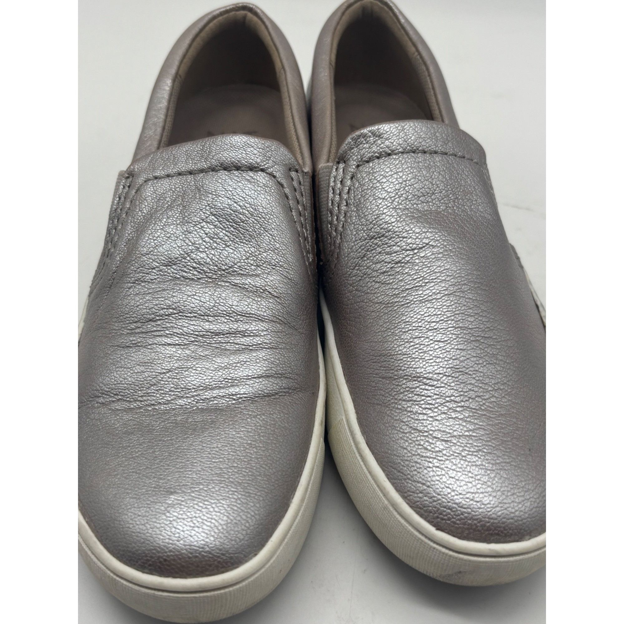 Naturalizer Naturalizer Women’s Pull on Metallic Platino Sneakers, Size Size US 5 / IT 35 - 9 Thumbnail