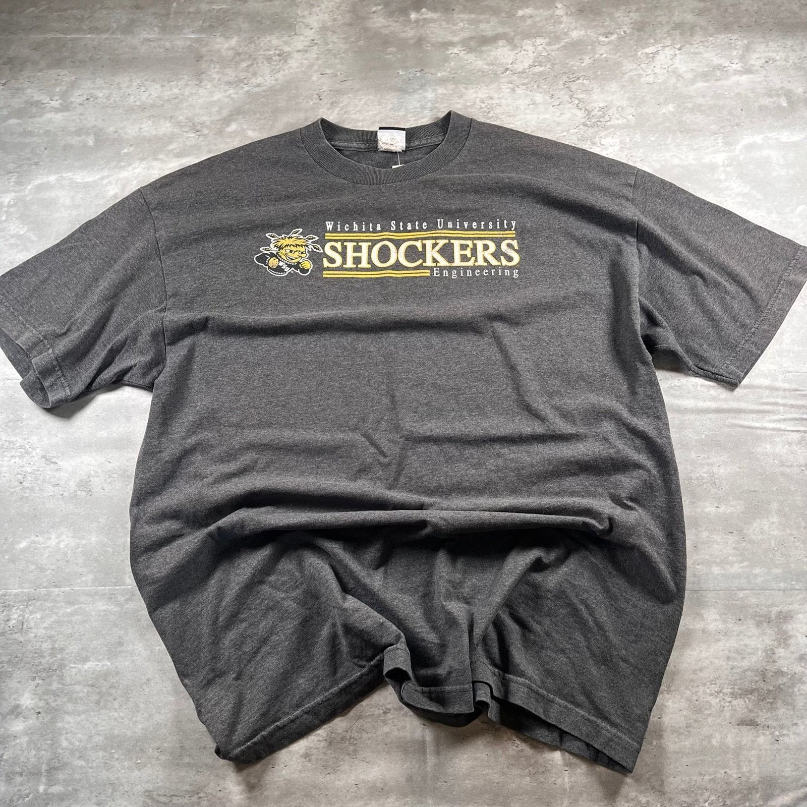 NCAA Y2K Wichita state college t shirt Size US XL / EU 56 / 4 - 1 Thumbnail