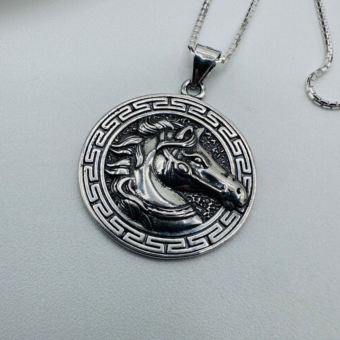 The Unbranded Brand Sterling Silver Horse Medallion Necklace Size ONE SIZE - 11 Thumbnail
