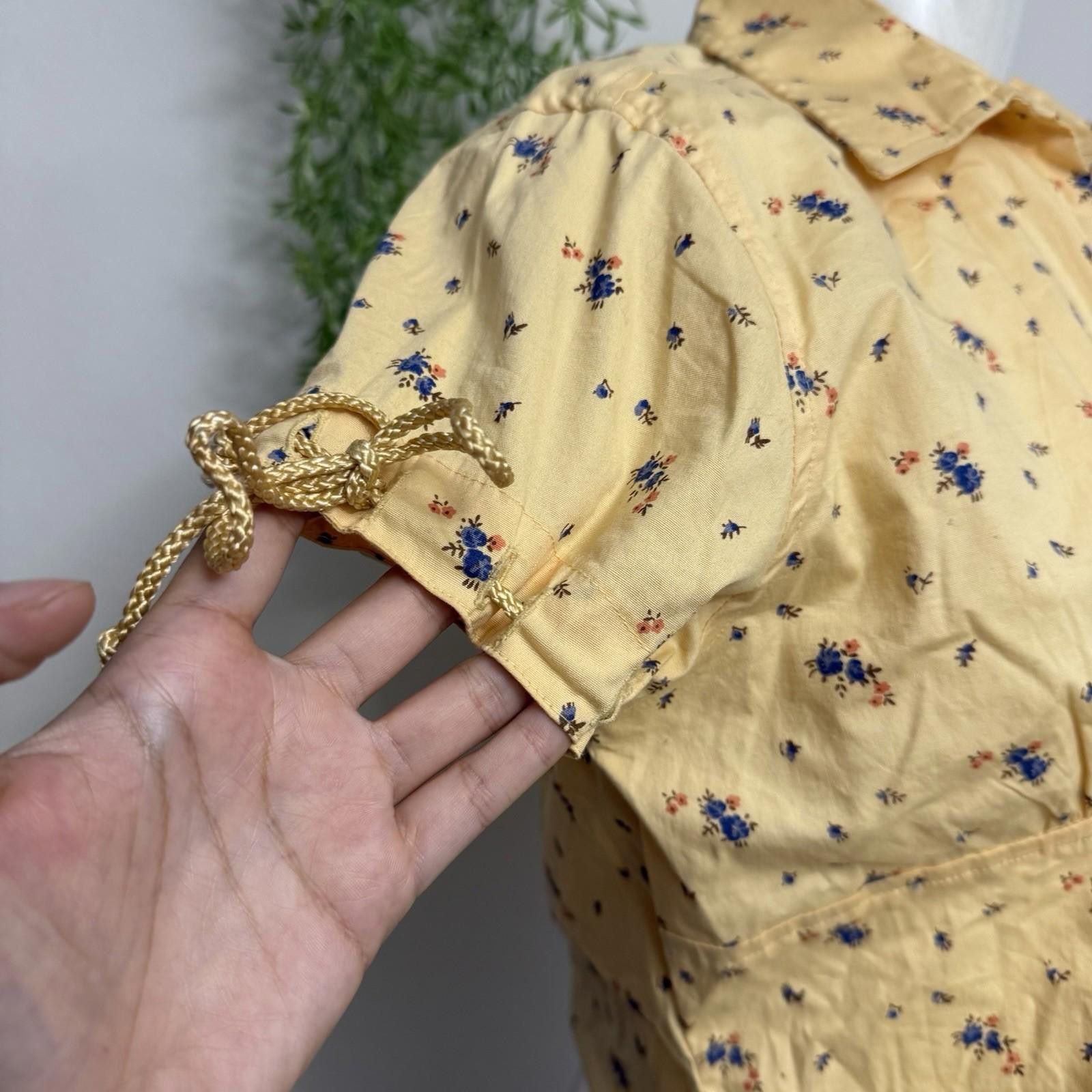 Designer Vintage yellow Cottage Floral Clasp Blouse Medium Size M / US 6-8 / IT 42-44 - 4 Thumbnail