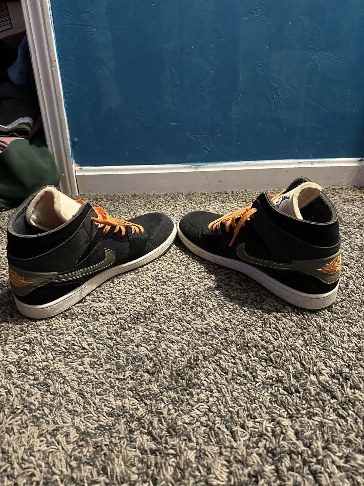 Jordan Brand Air Jordan 1 Mid SE Craft ‘Anthracite Light Olive’ Size US 13 / EU 46 - 2 Thumbnail