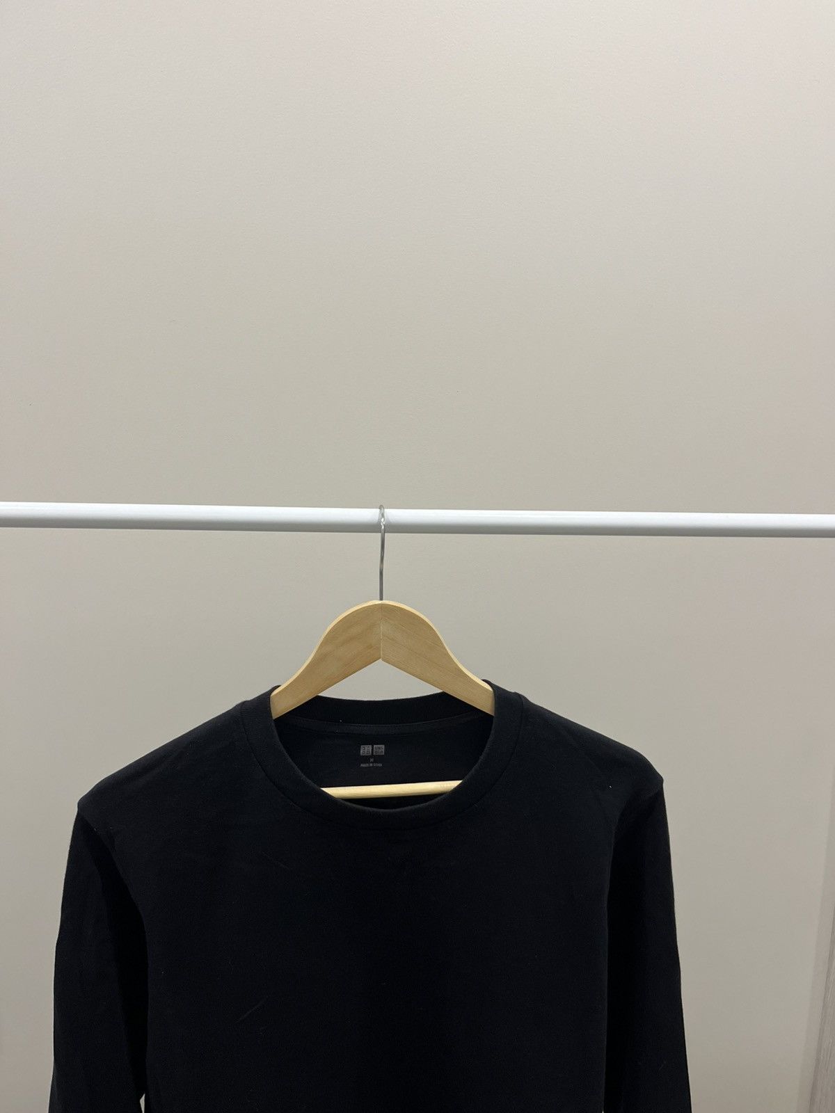 Uniqlo Uniqlo Sweatshirt Black Sweatshirt Vintage Y2K Size M Size US M / EU 48-50 / 2 - 2 Thumbnail